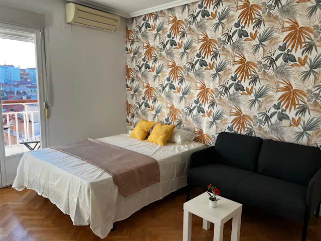 Shared room in Calle de la Infanta Mercedes, Madrid (1692064) room image 30