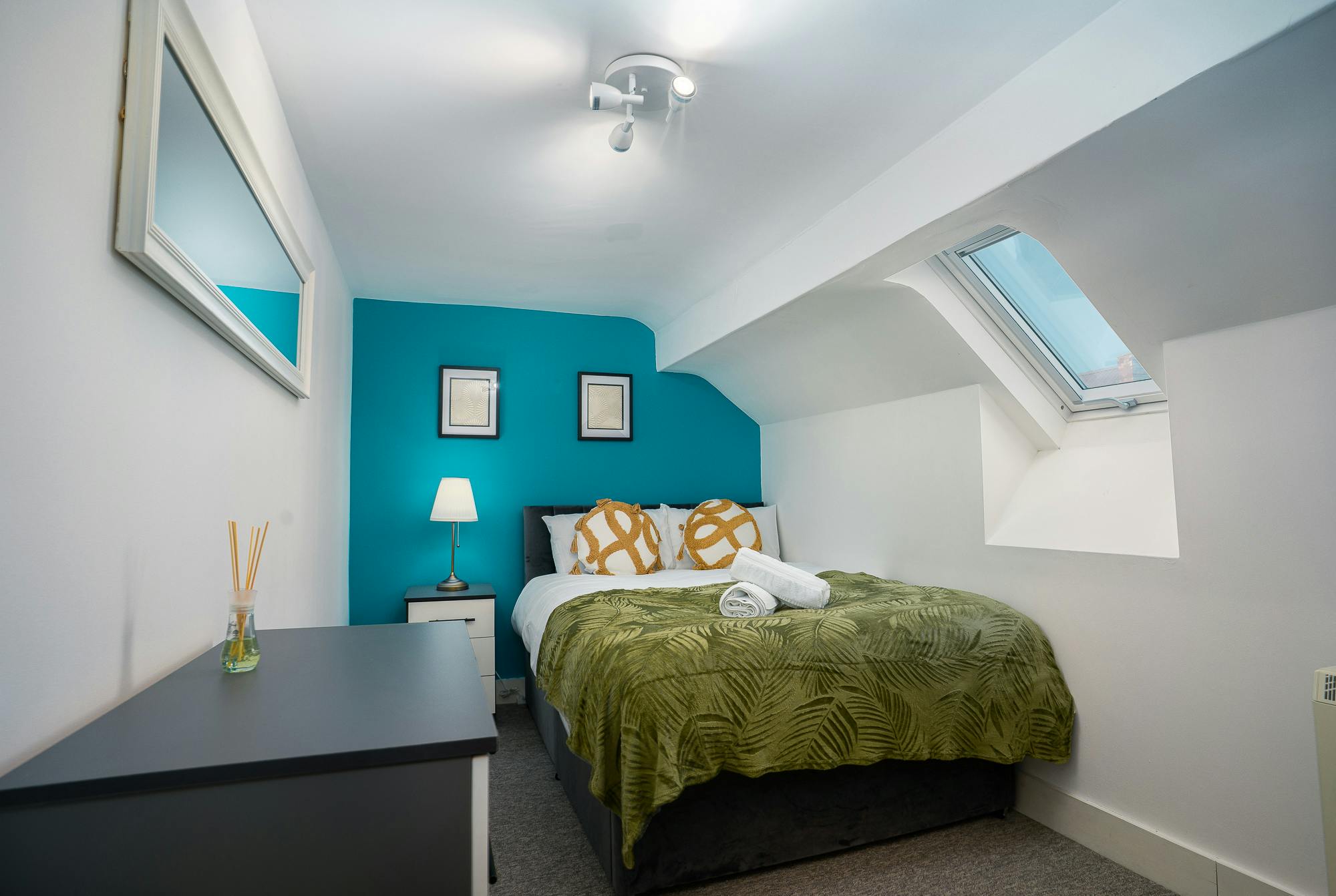 Apartment Yeovil, 4 beds — photo 1