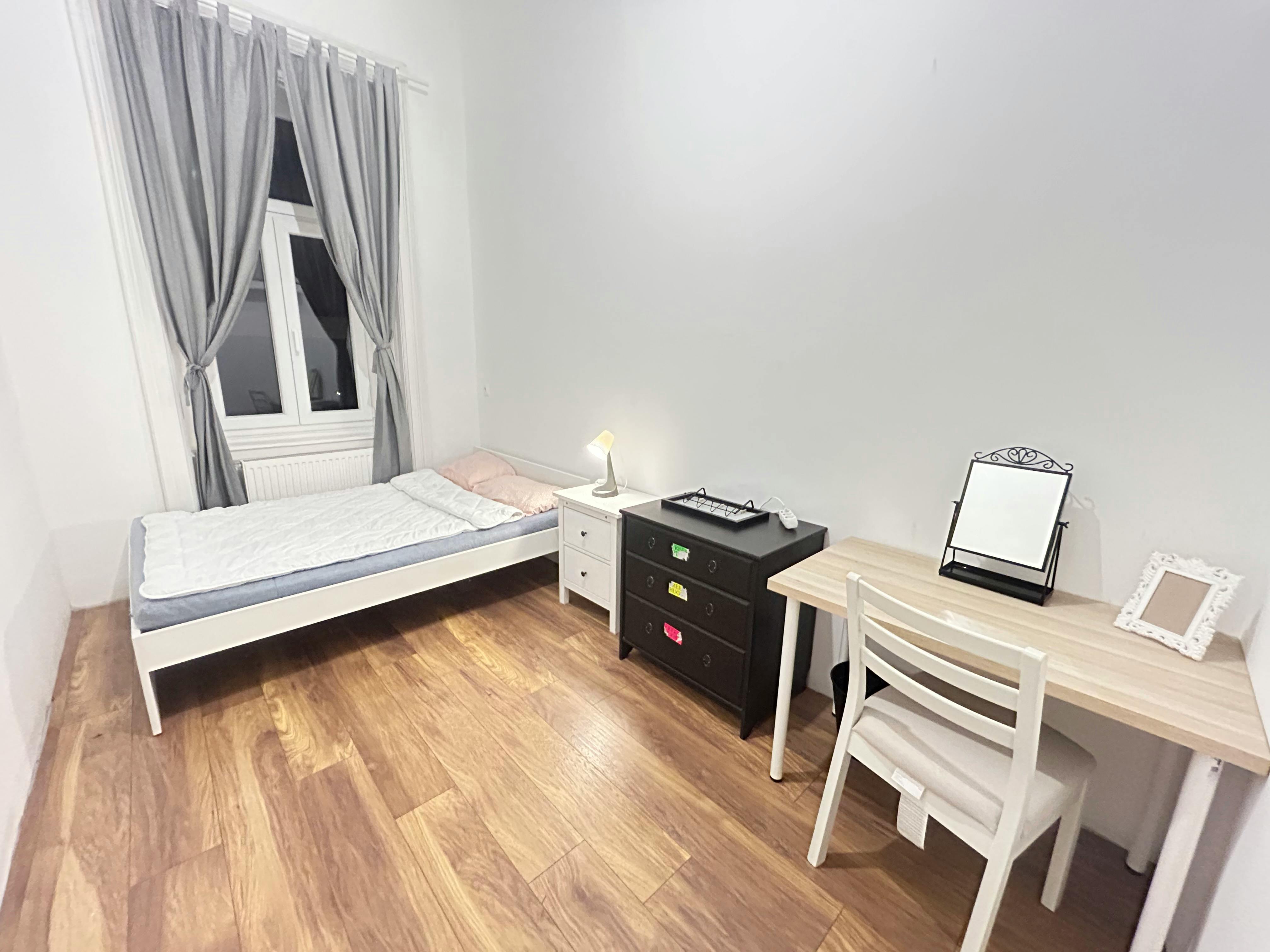 Single room Budapest, 1 bed, 12m² — photo 1