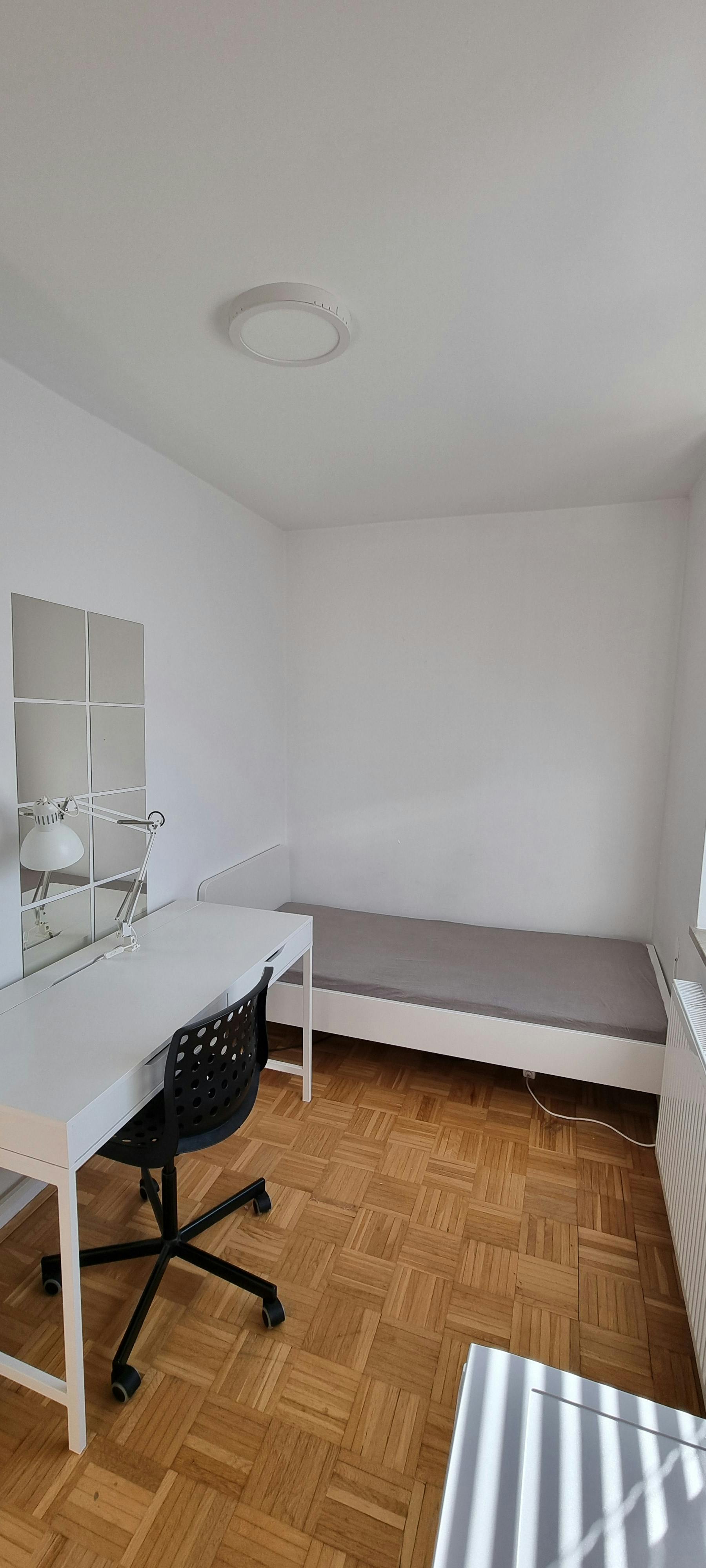 WG-Zimmer zu mieten für 430 € pro Monat in Ljubljana, Tacenska cesta