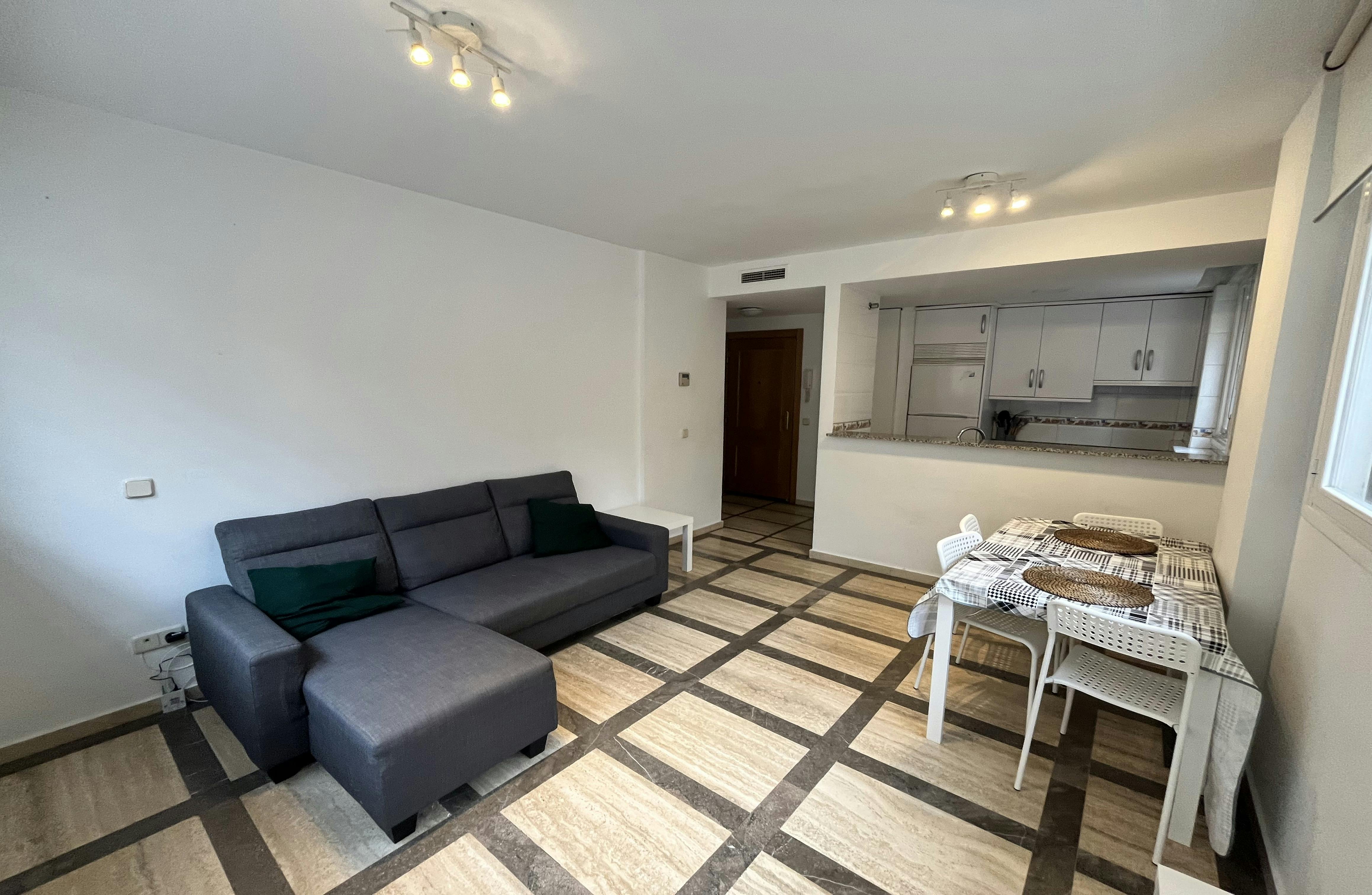 Apartamento en alquiler por 1100 € al mes en Madrid, Calle del Puerto de Suebe