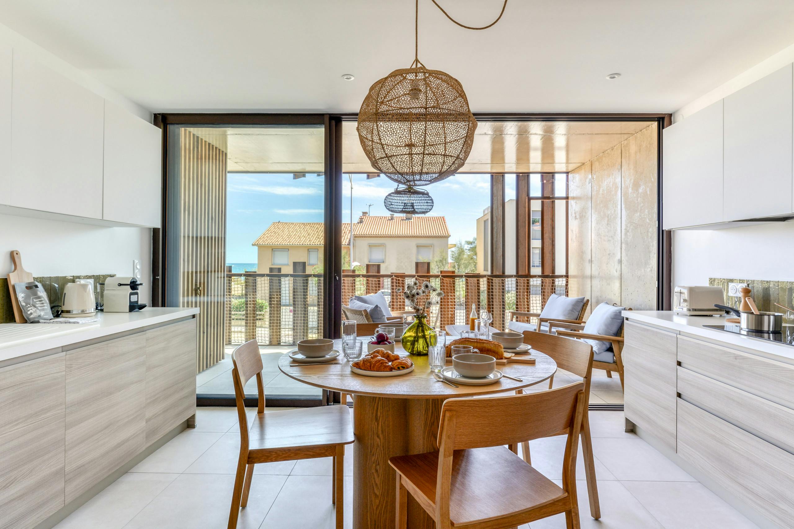 Квартира сдается в аренду за 9 999 € в месяц в Mauguio, Avenue Grassion Cibrand