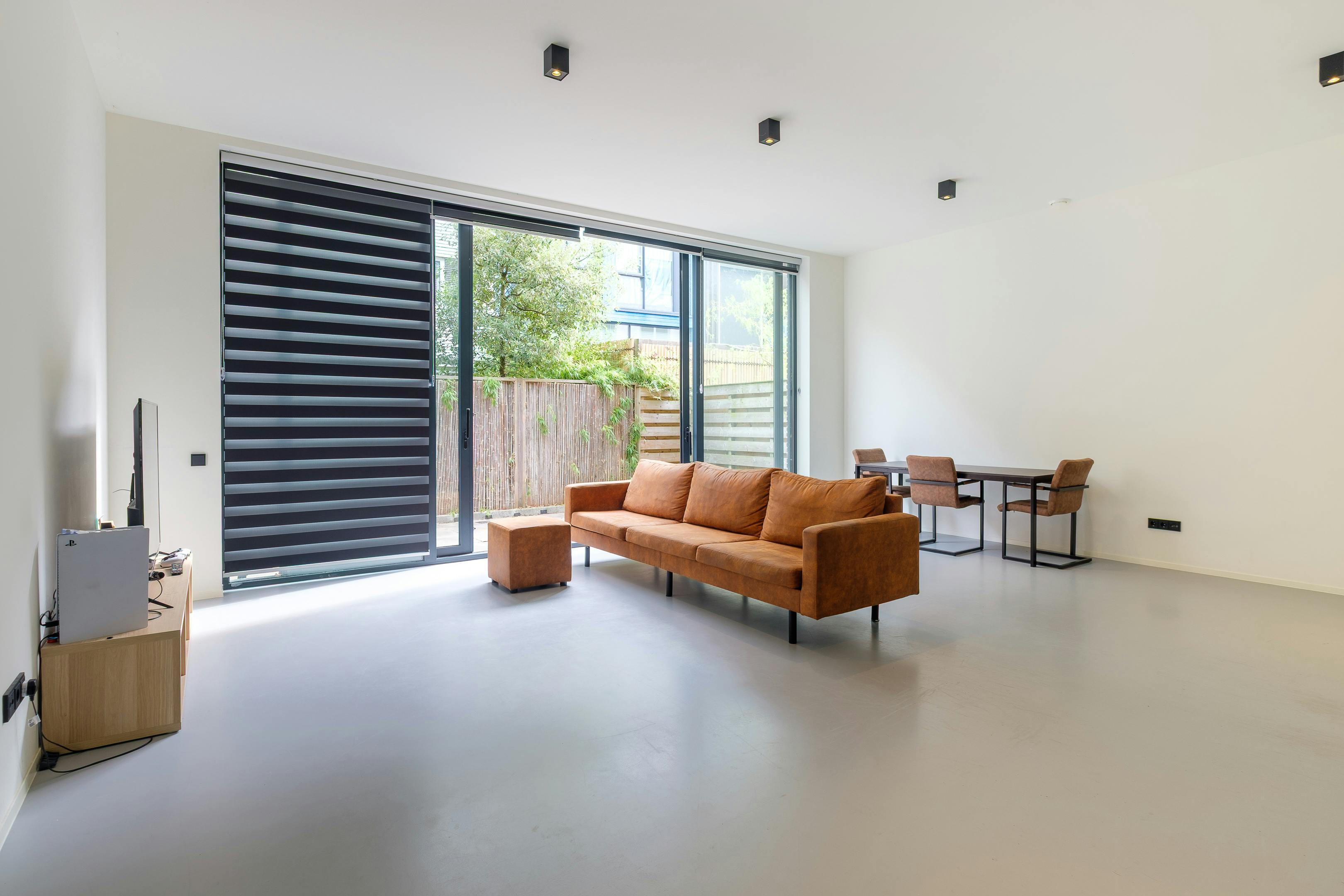 Apartment for rent for €6,000 per month in Halfweg, Julianastraat