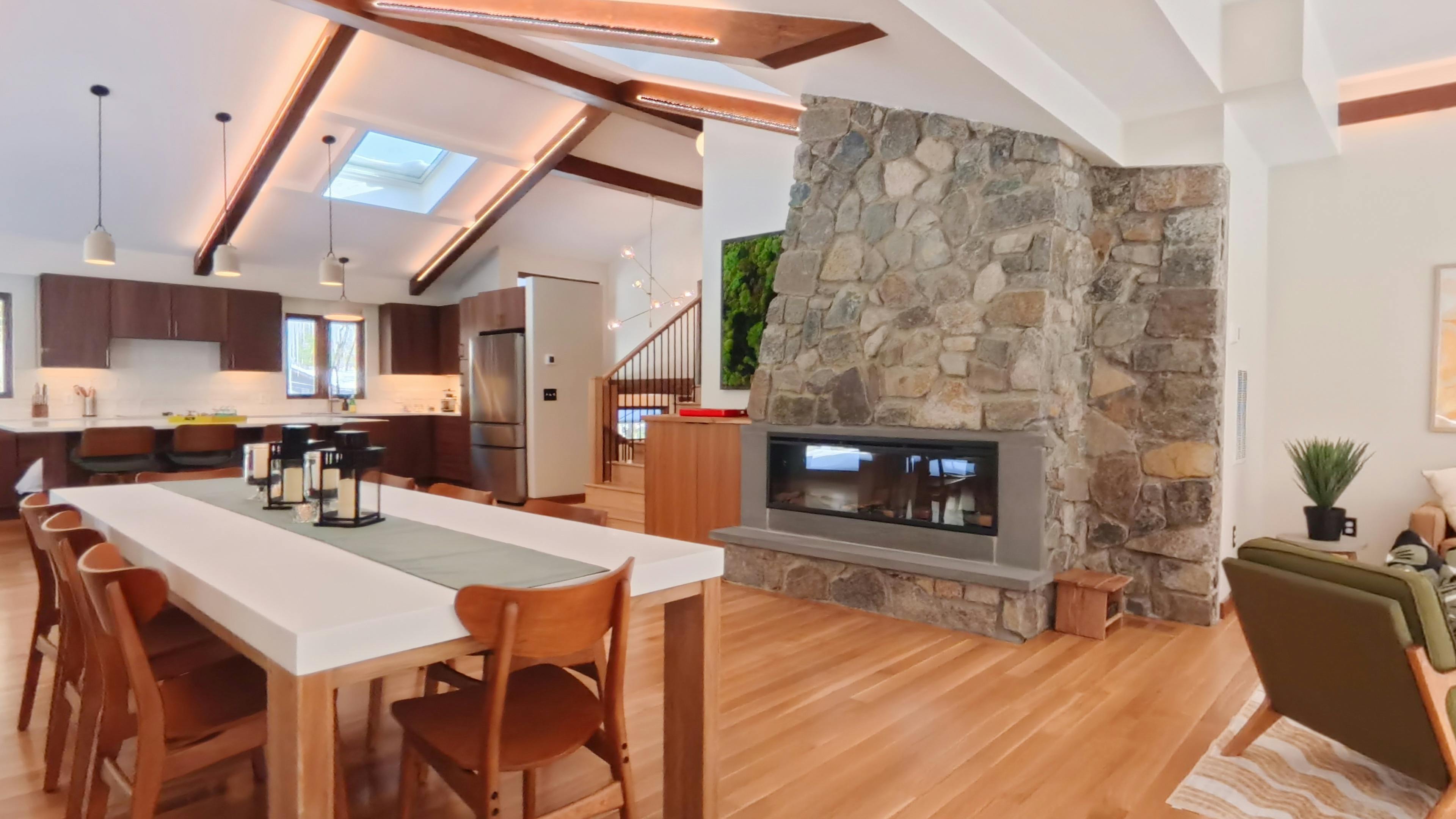 房源 正在以 $12,500 的月租出租，其位于 Stoneham, Newcomb Road