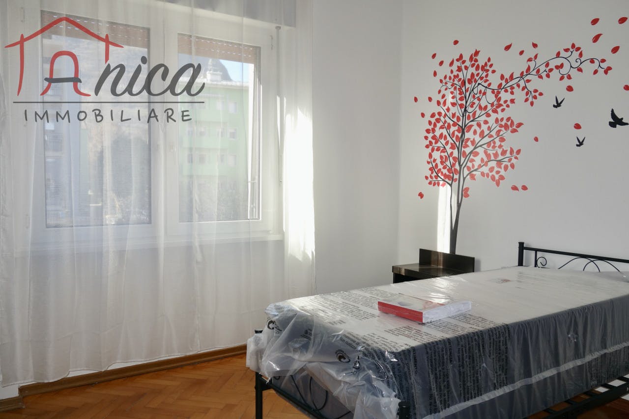 Pokój prywatny do wynajęcia za 390 € miesięcznie w mieście Trento, Via Gino Pancheri