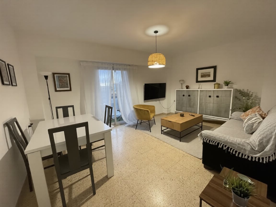 Квартира за оренду для 1 500 EUR на місяць у Valencia, Carrer de Mendizábal