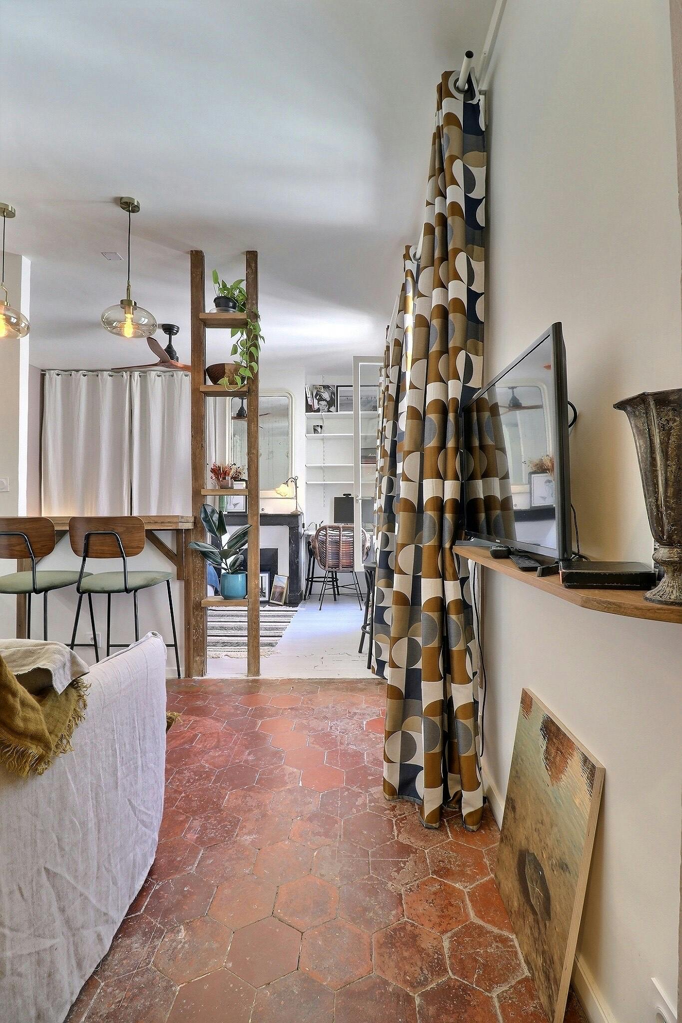Studio for rent on Rue des Rosiers, Paris - View 4