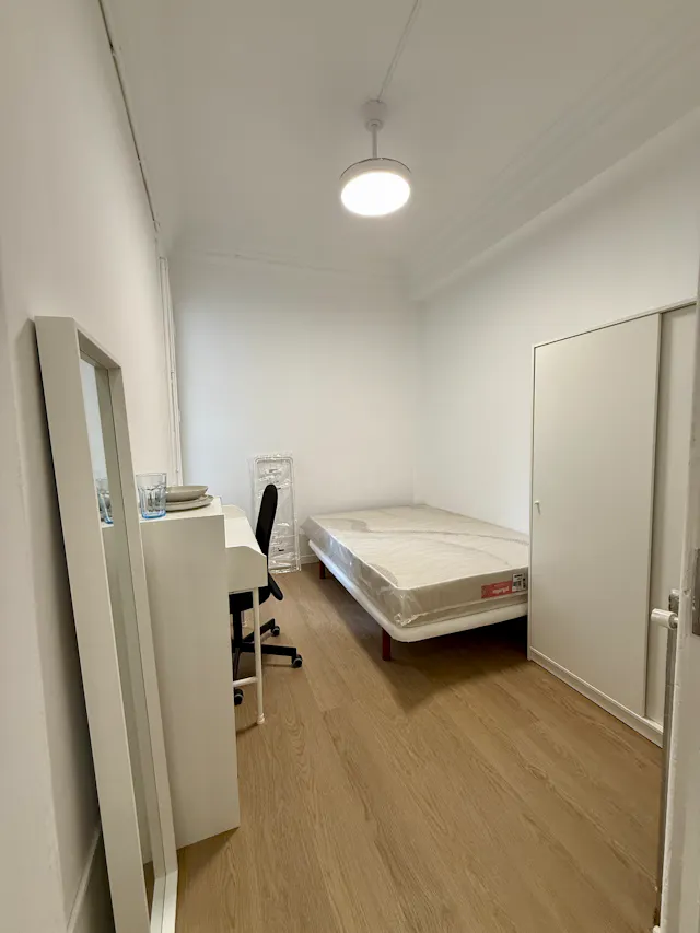 Private room in Calle de Felipe Sanclemente, Zaragoza (1692499) room image 1