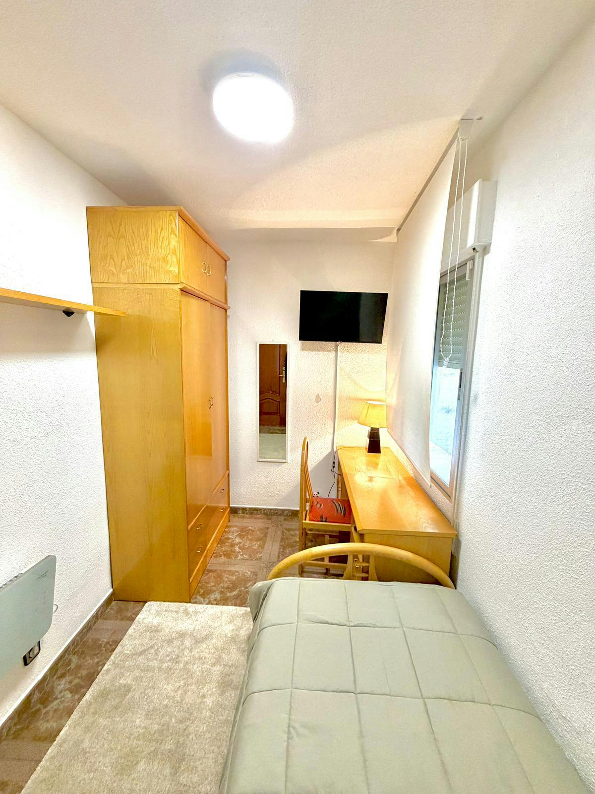 Приватна кімната за оренду для 420 EUR на місяць у Alcalá de Henares, Calle de Diego de Urbina