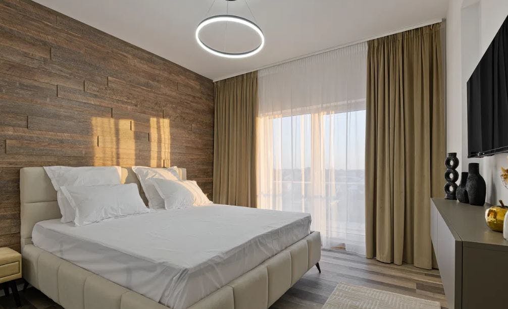 房源 正在以 £878 的月租出租，其位于 London, New Bond Street