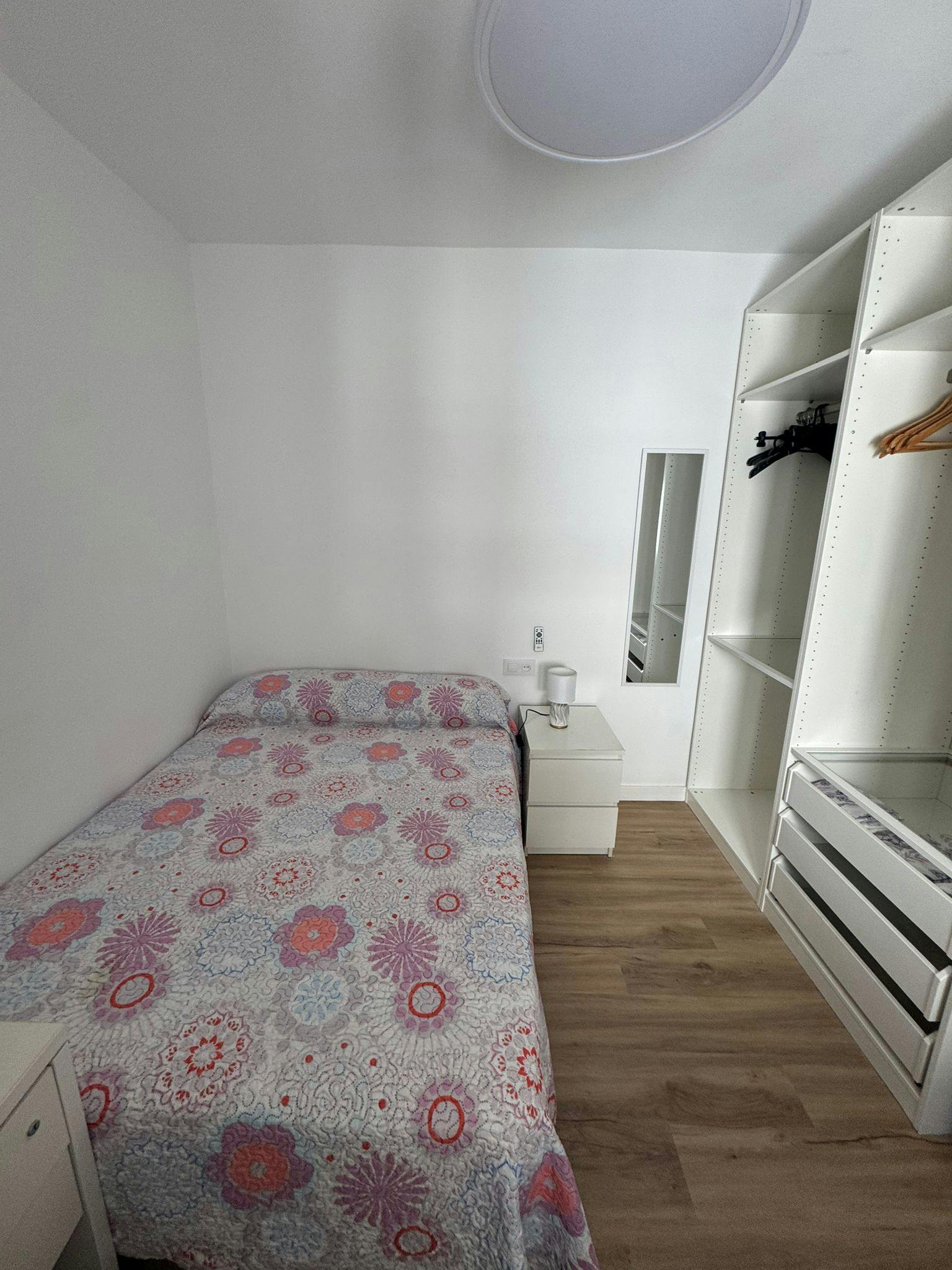 Private room for rent for €600 per month in Málaga, Calle Diego de Almaguer