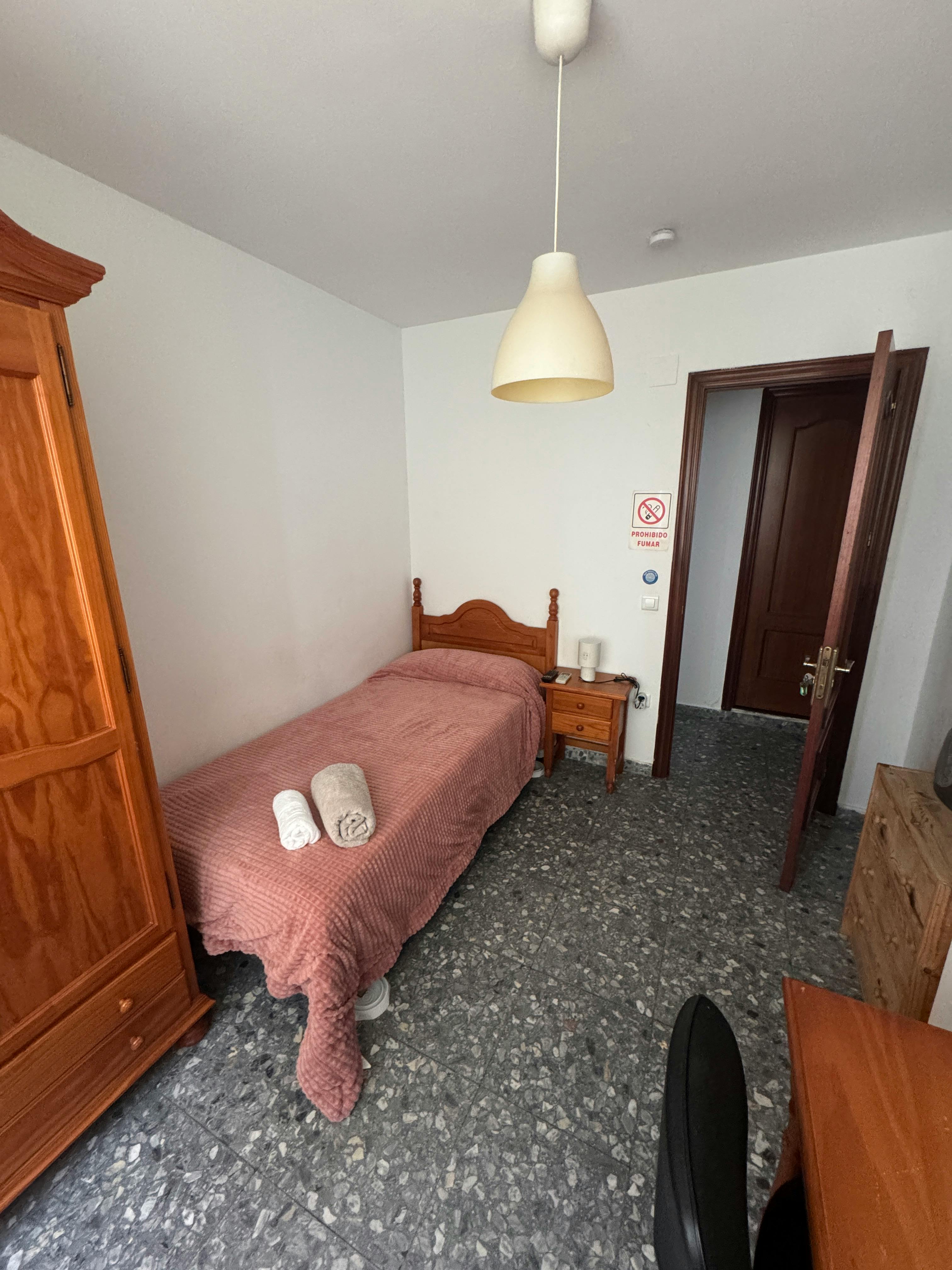 Private room for rent for €600 per month in Málaga, Calle Diego de Almaguer