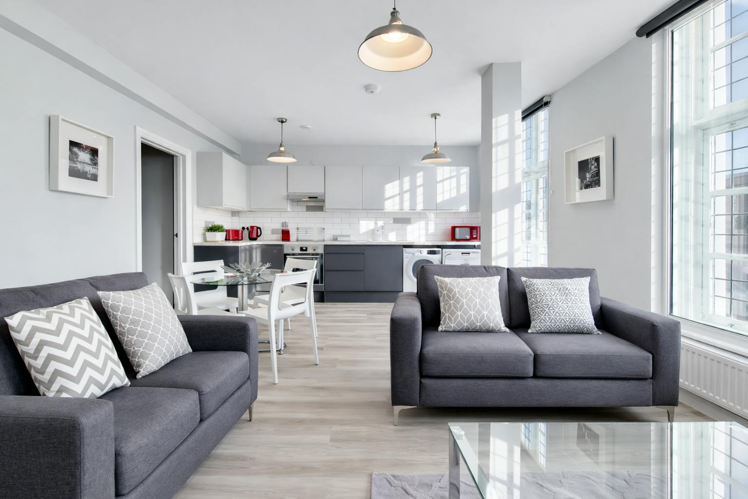 Apartment for rent for £6,350 per month in Richmond, Brewers Lane