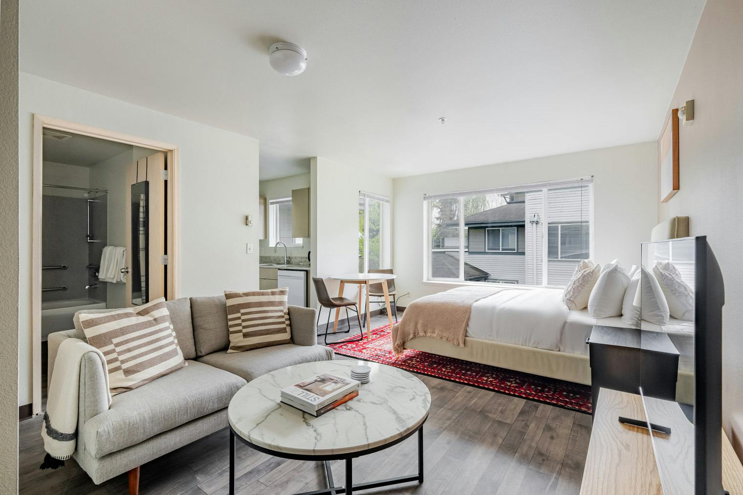 Kawalerka do wynajęcia za 2328 € miesięcznie w mieście Seattle, 21st Avenue Northeast