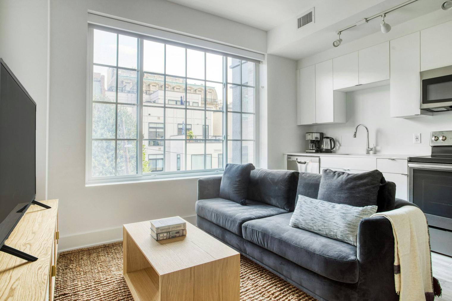 Studio te huur voor $5,946 per maand in Washington, D.C., Church Street Northwest