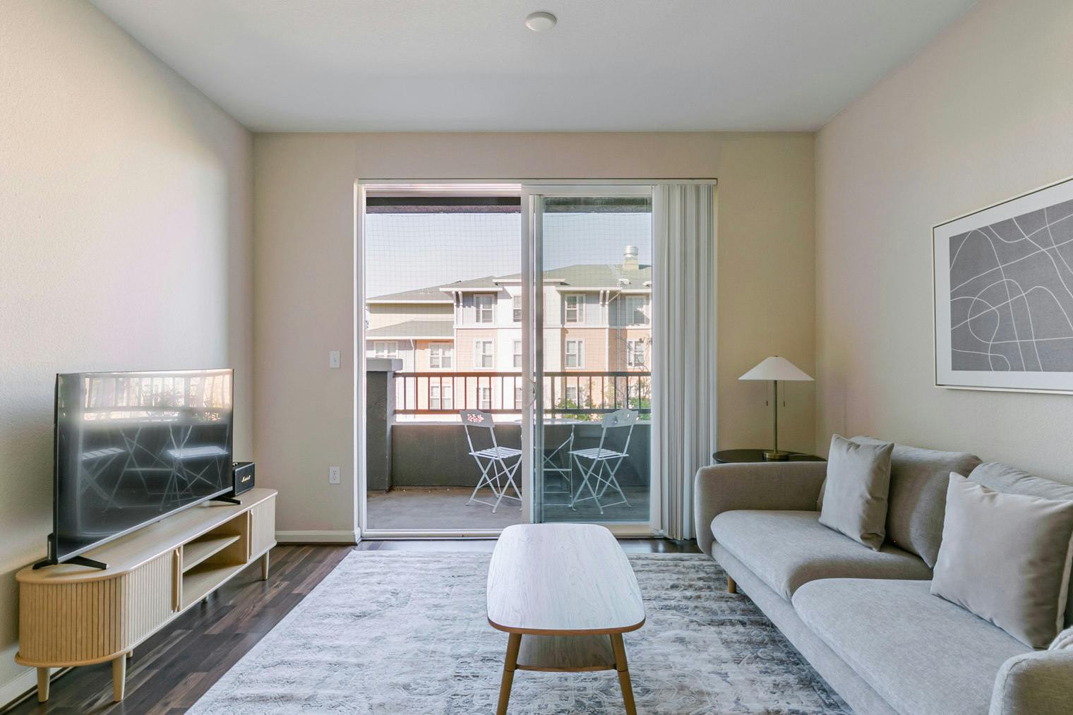 Appartamento in affitto a $5,691 al mese a San Bruno, Commodore Drive