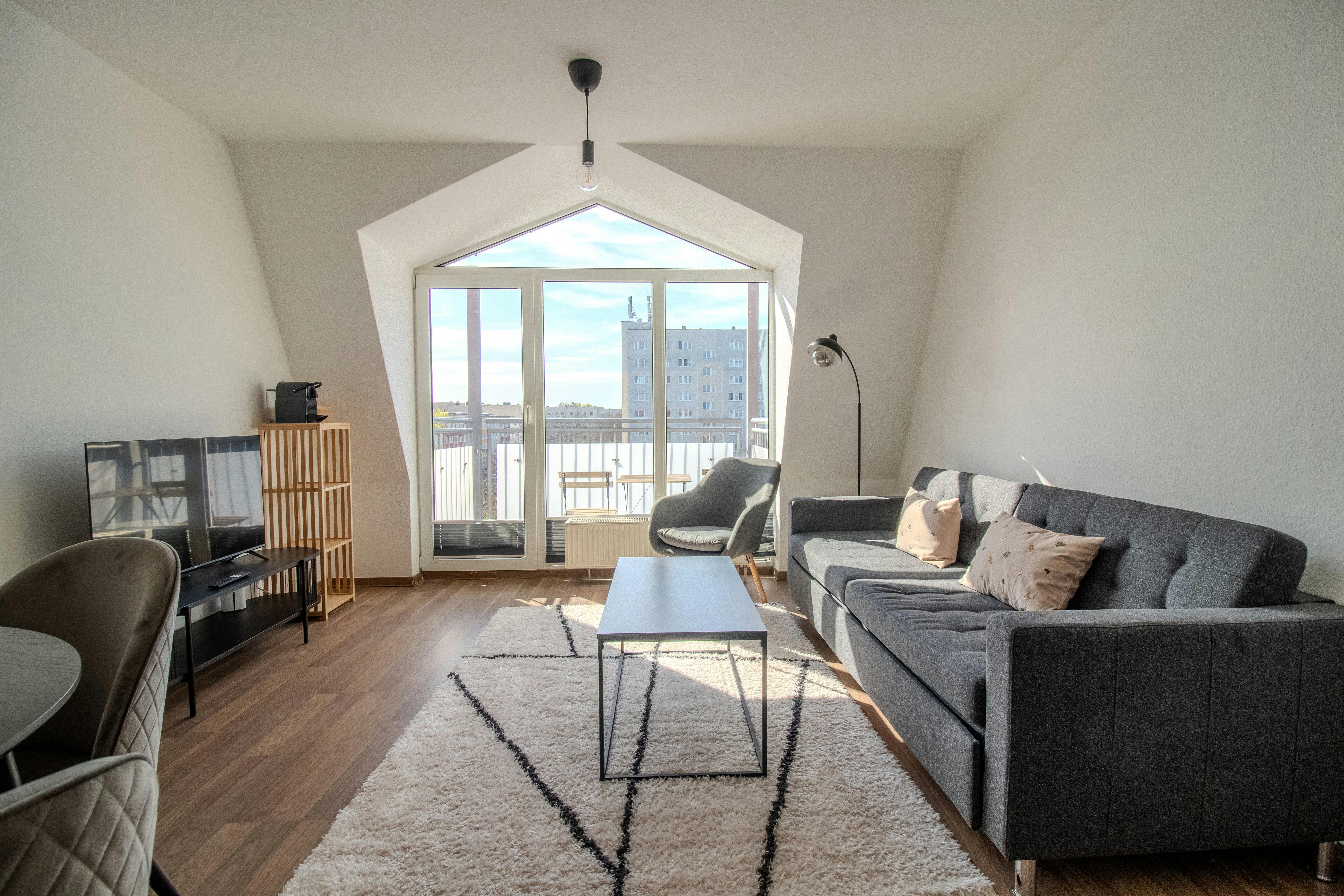 Appartement à louer pour 1 350 €/mois à Magdeburg, Lion-Feuchtwanger-Straße