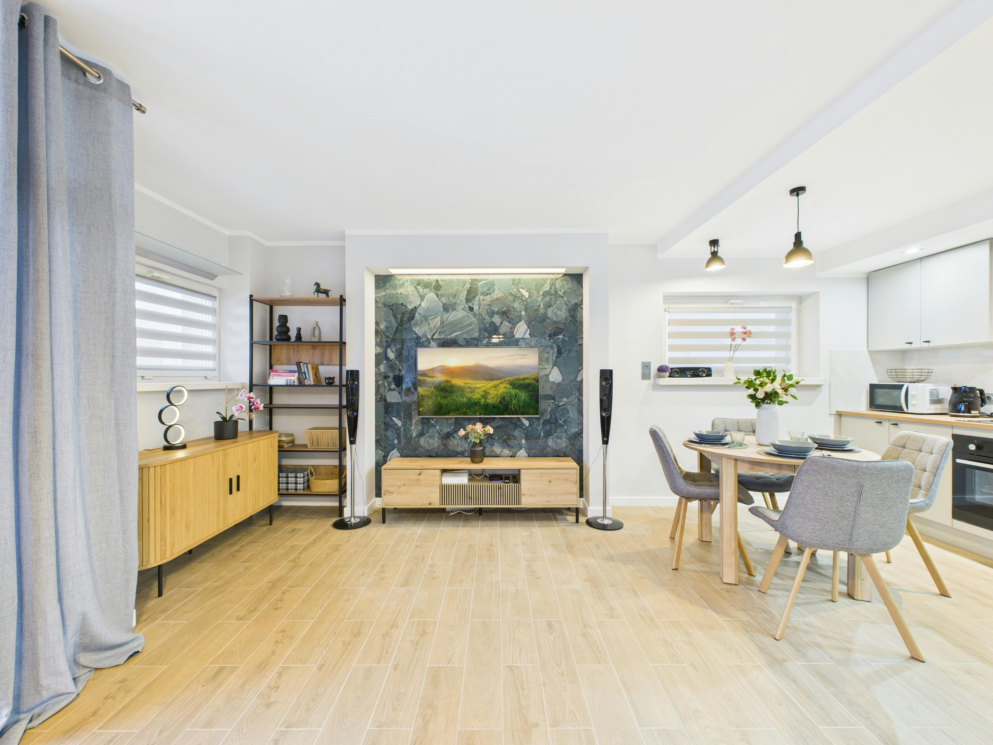 Zwycięzców, Warsaw preview