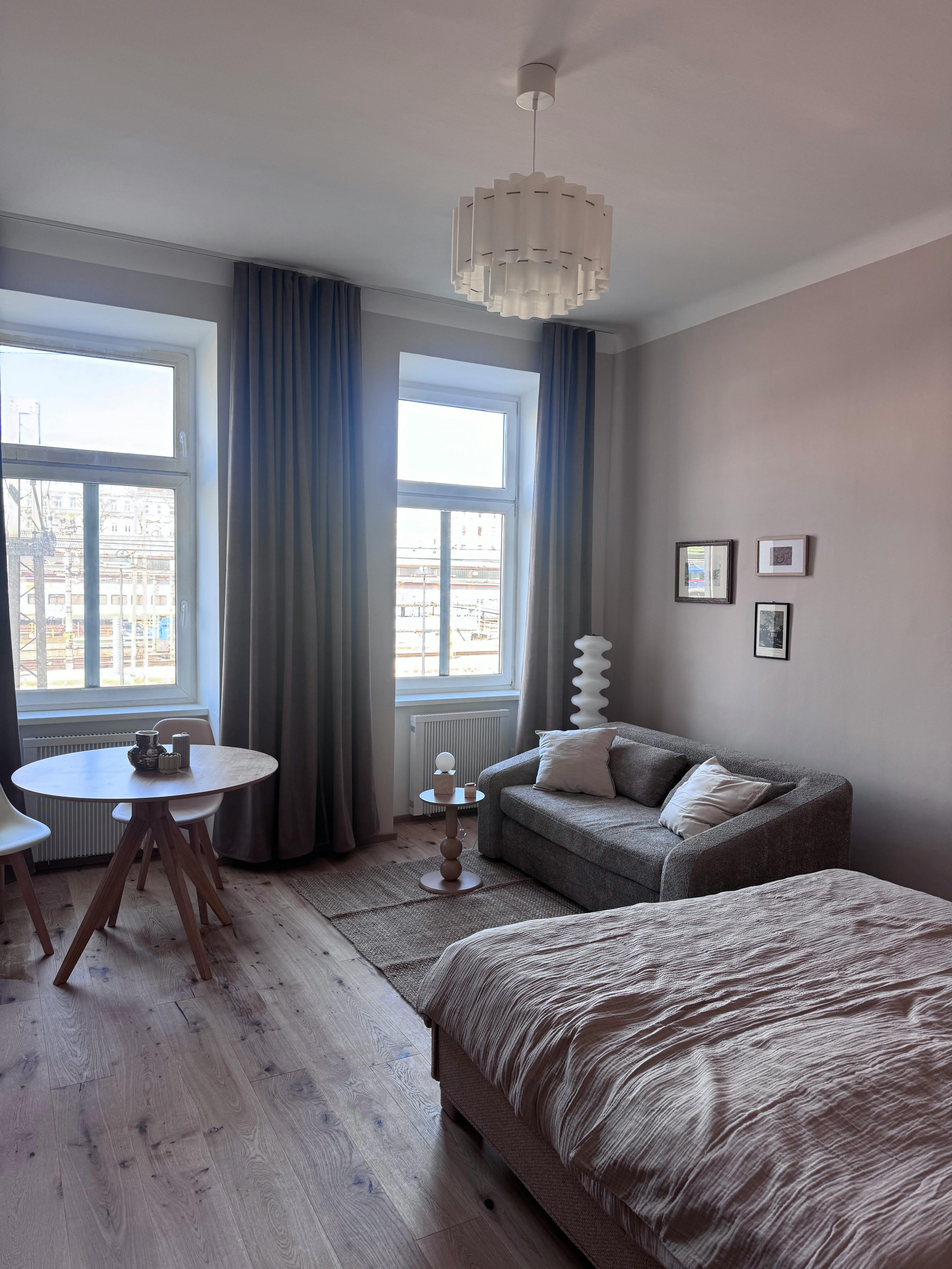 Zwölfergasse, Vienna preview