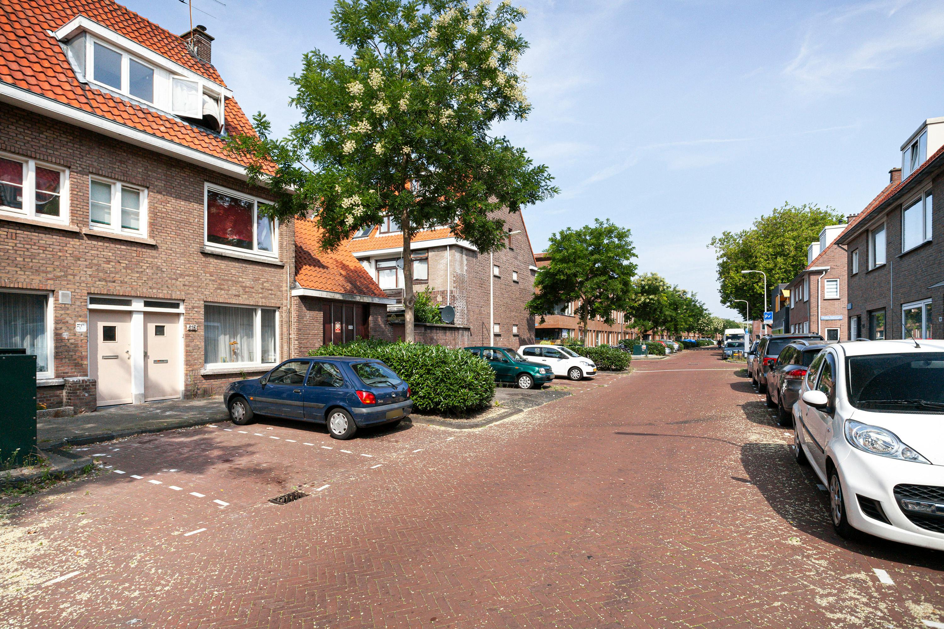 Delat rum att hyra för 547 € i månaden i The Hague, Beetsstraat