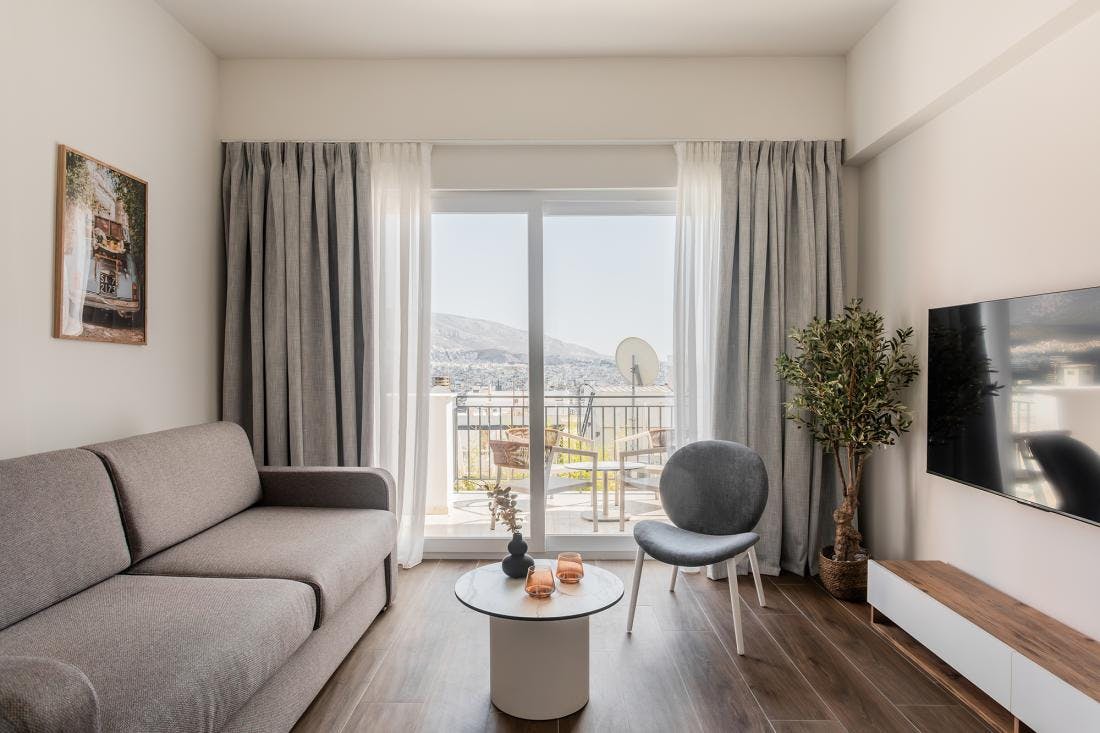 Apartment for rent for €2,200 per month in Athina, Kleomenous