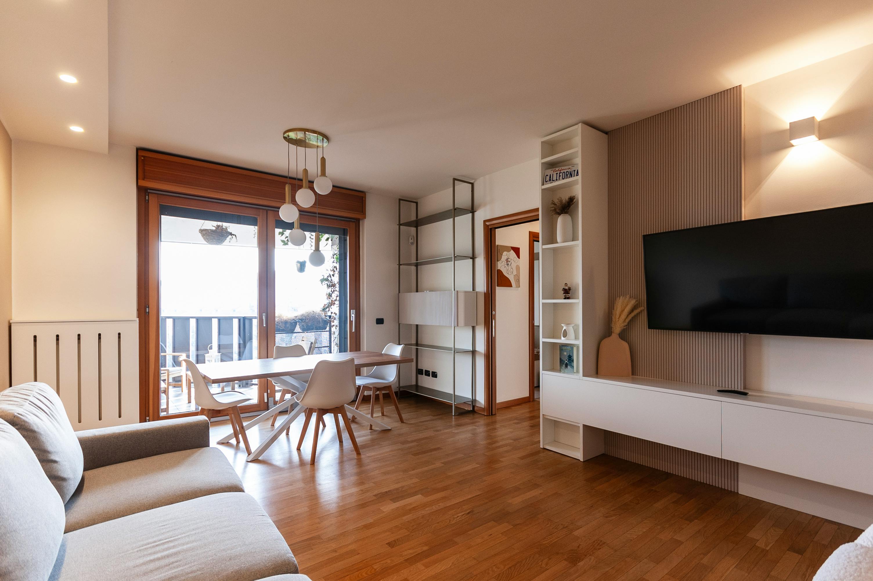 Apartment for rent for €2,365 per month in Milan, Via delle Forze Armate