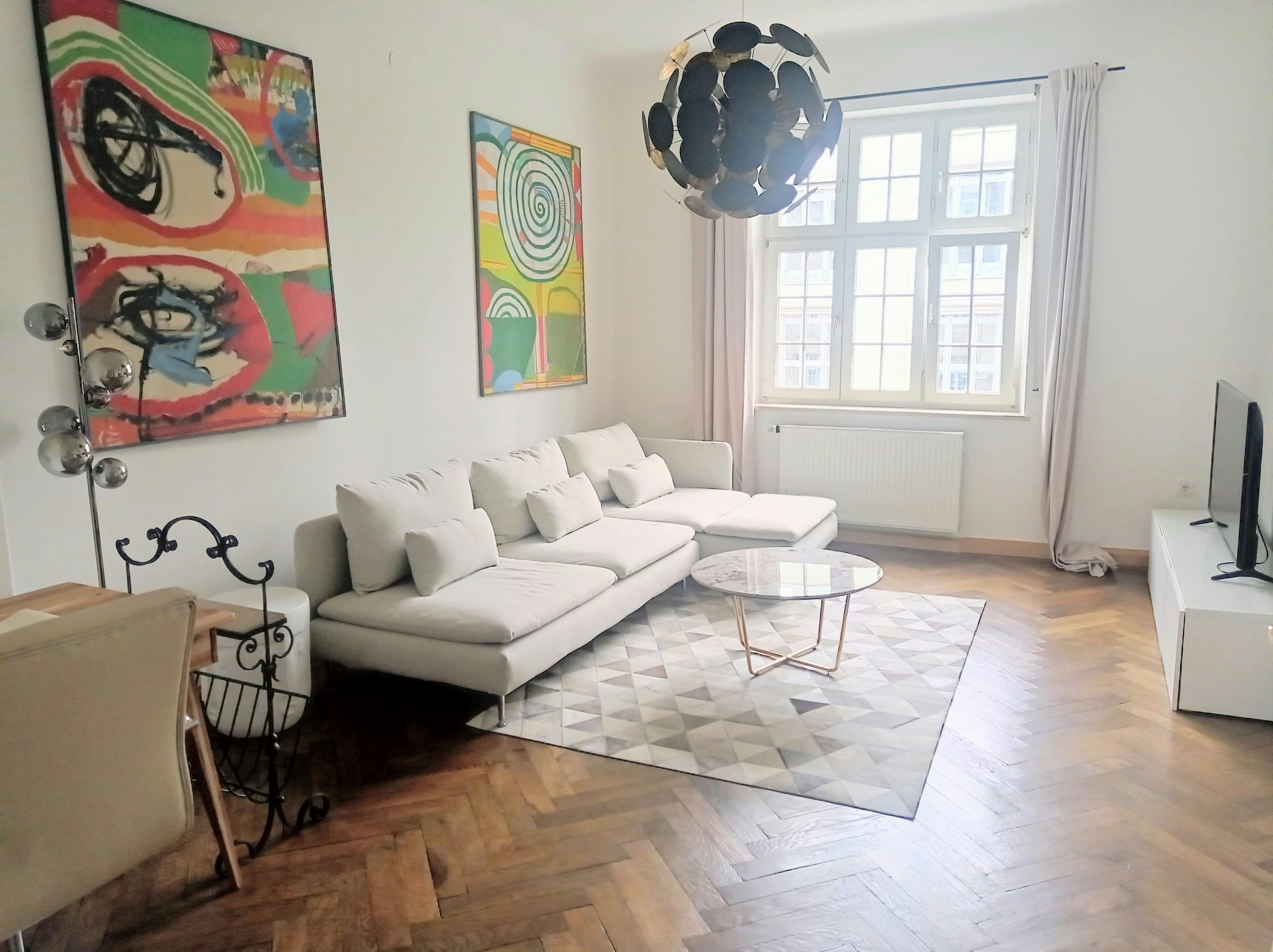 Apartment for rent for €3,090 per month in Munich, Innere Wiener Straße