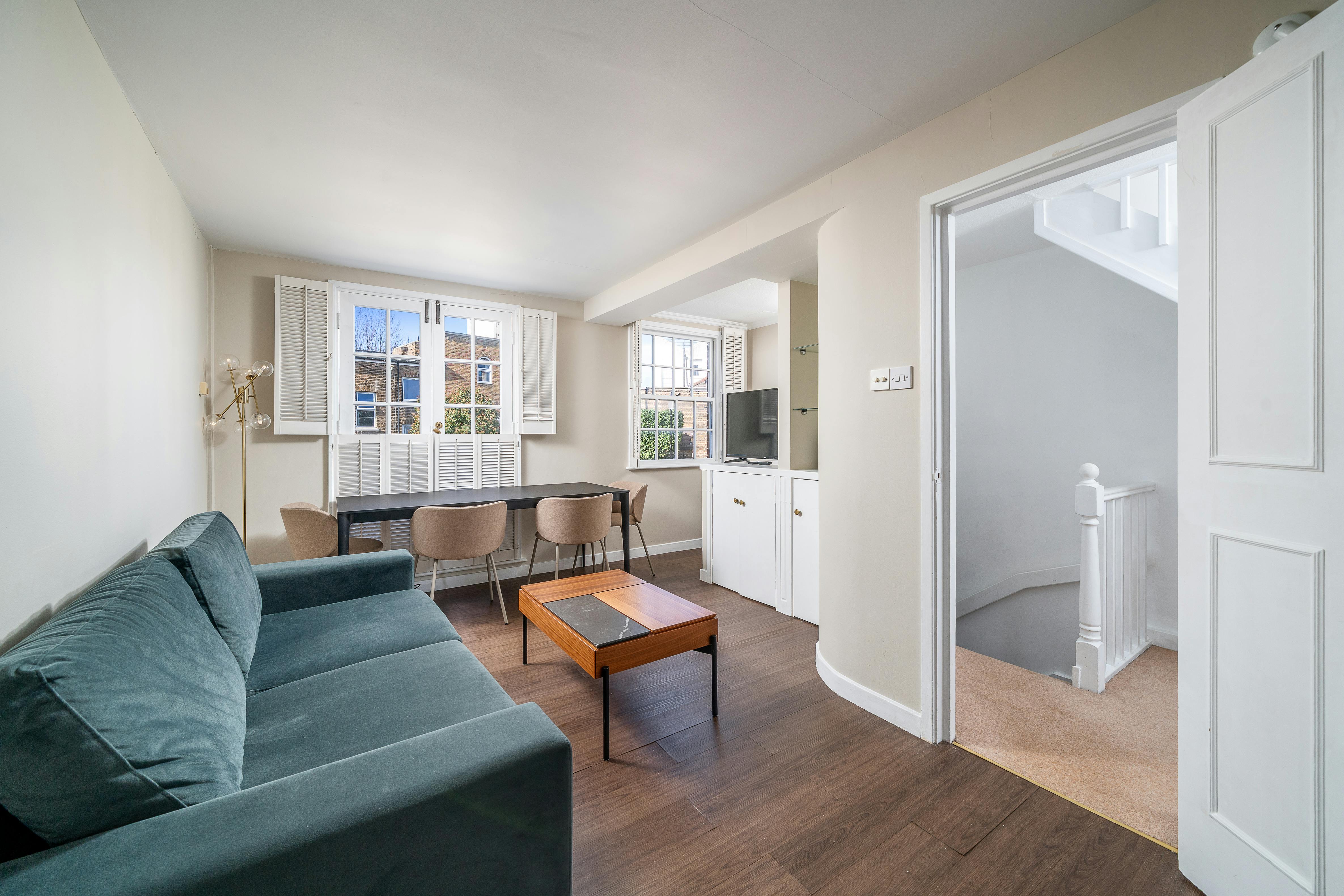 Haus zu mieten für 4.000 £ pro Monat in London, Royal Crescent Mews