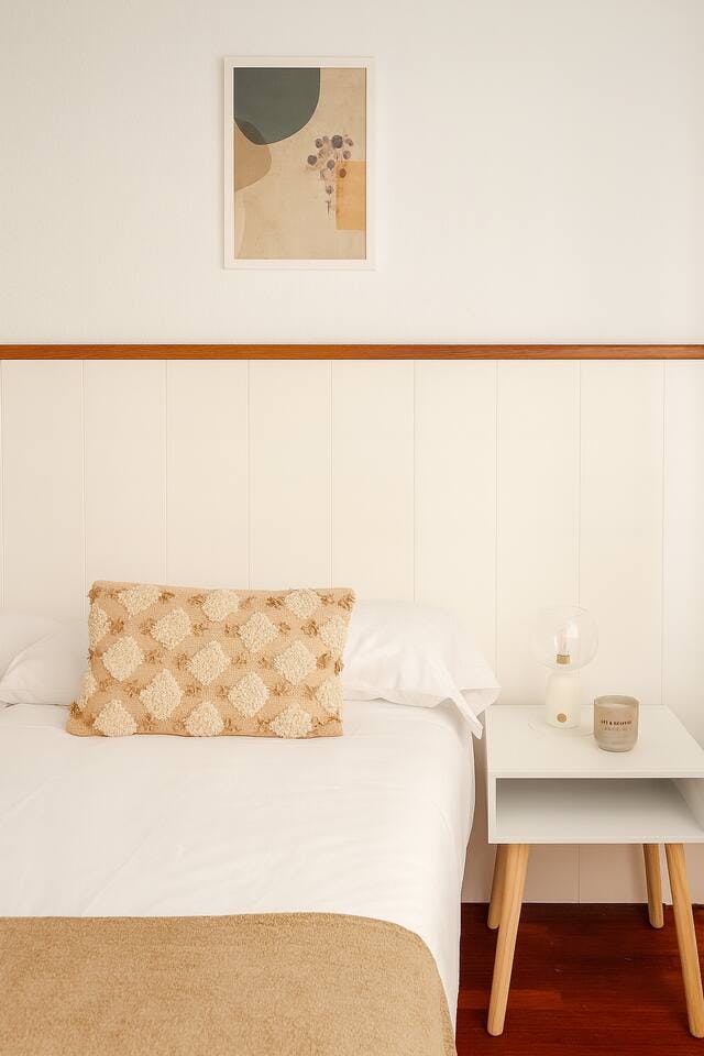 House for rent for €10,000 per month in Gijón, Calle Llaranes