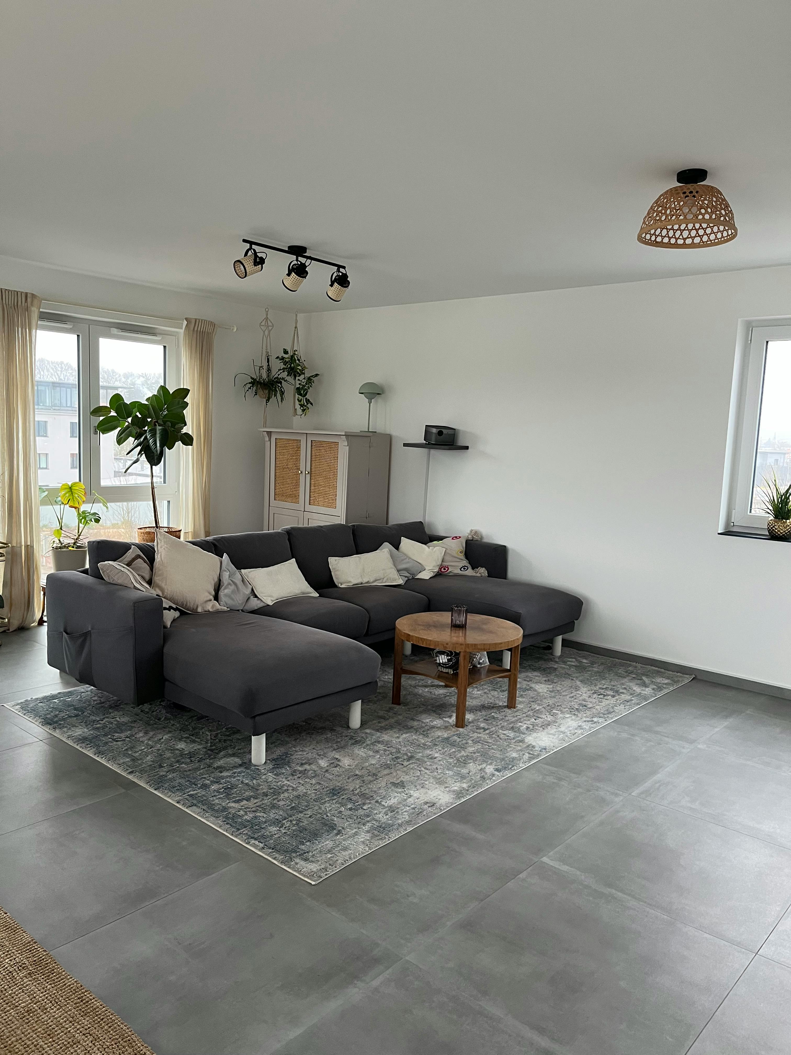 Wohnung zu mieten für 2.300 € pro Monat in Neu-Ulm, Reuttier Straße