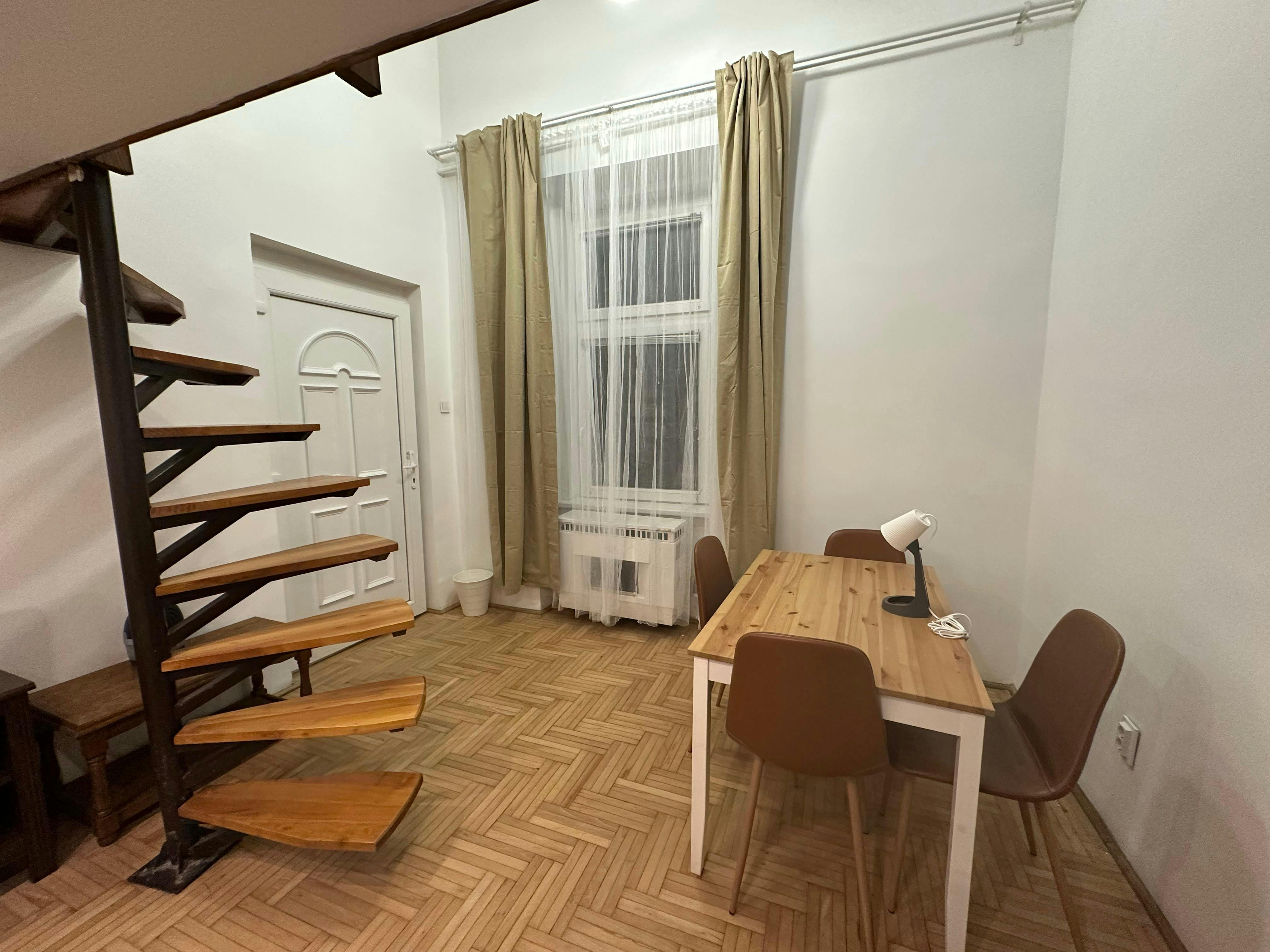 Appartement à louer pour 302 900 HUF/mois à Budapest, Dob utca