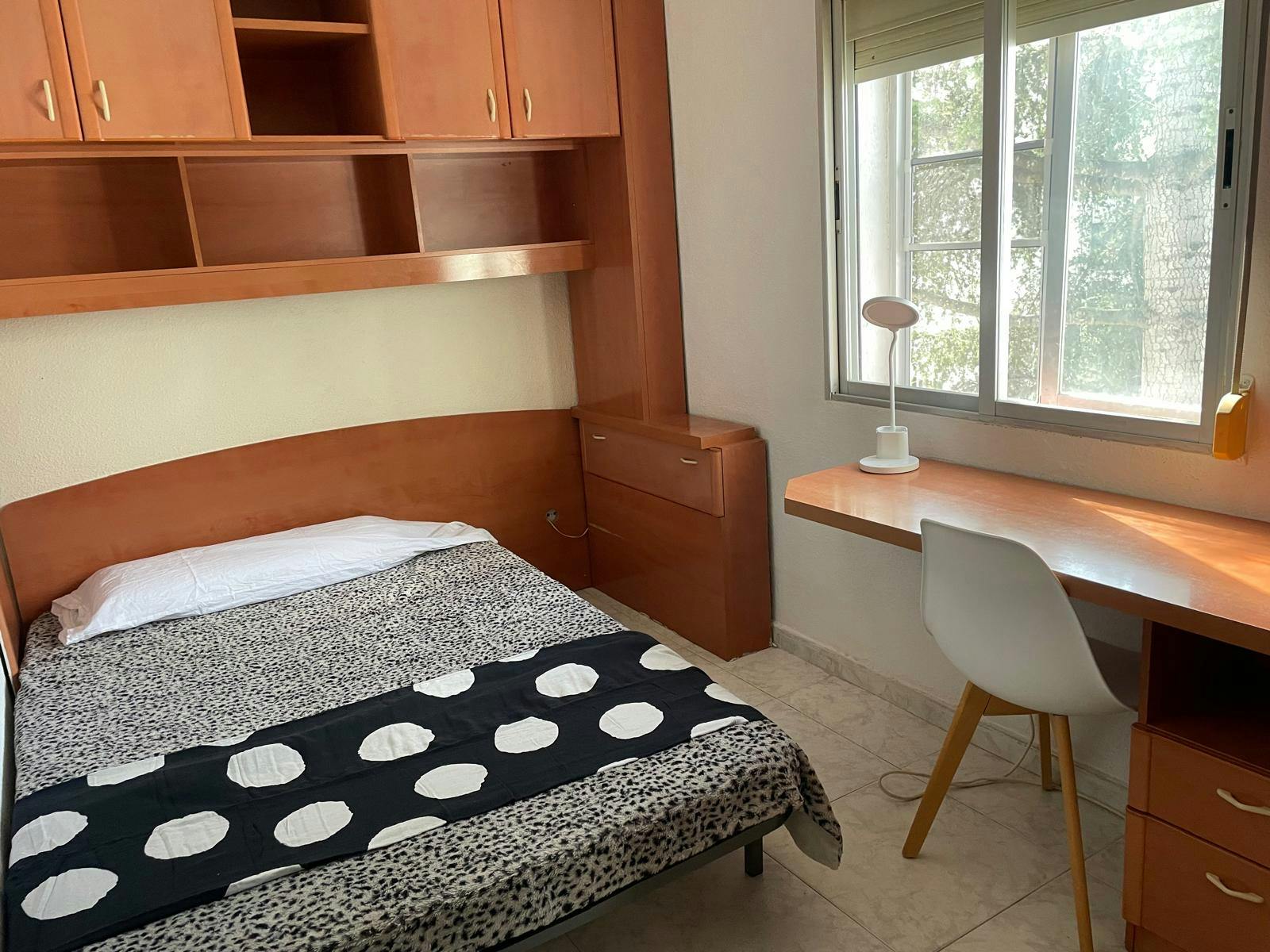 Private room for rent for €600 per month in Villanueva del Pardillo, Calle Real