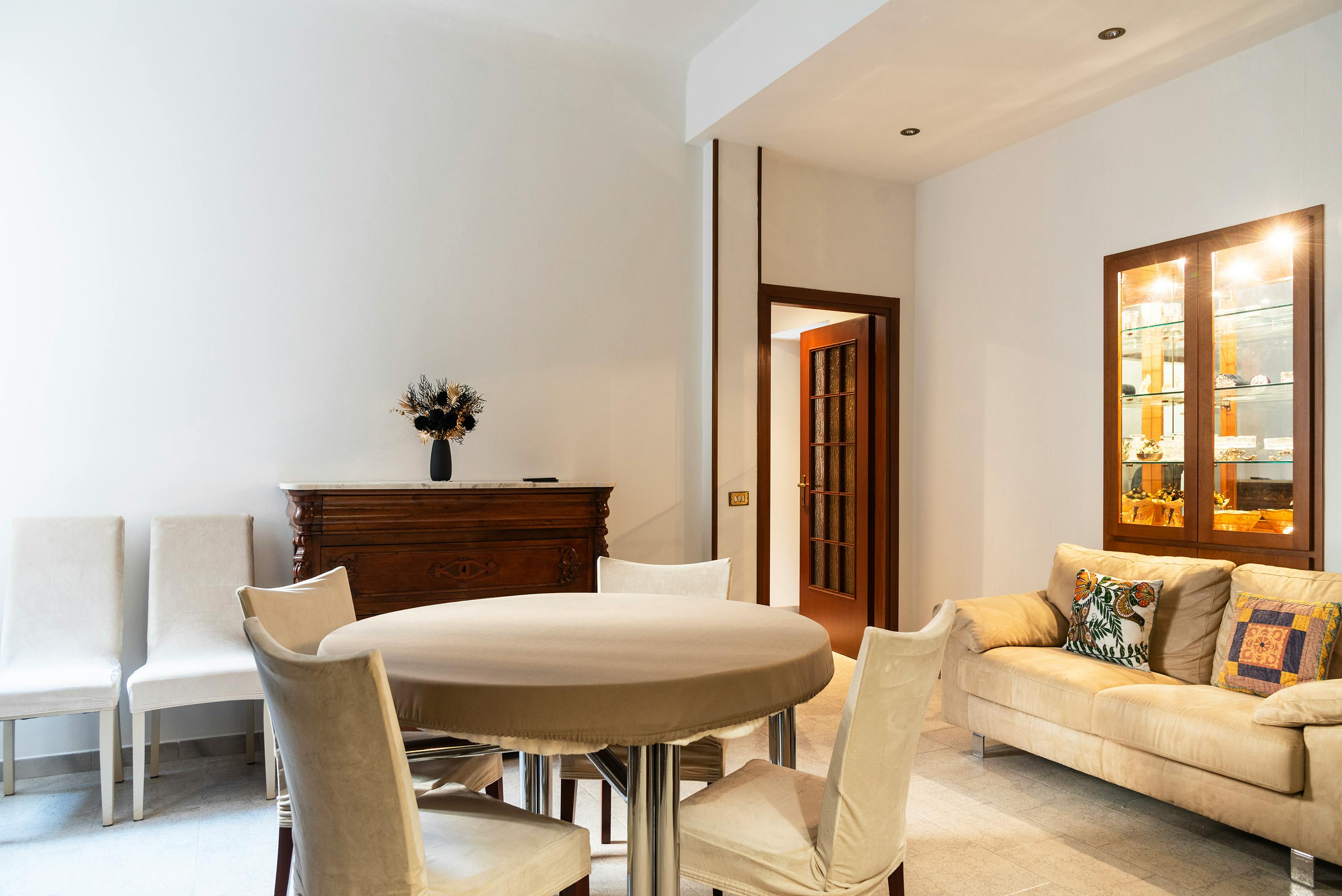 Apartment for rent for €2,075 per month in Milan, Via Giovanni Pierluigi da Palestrina