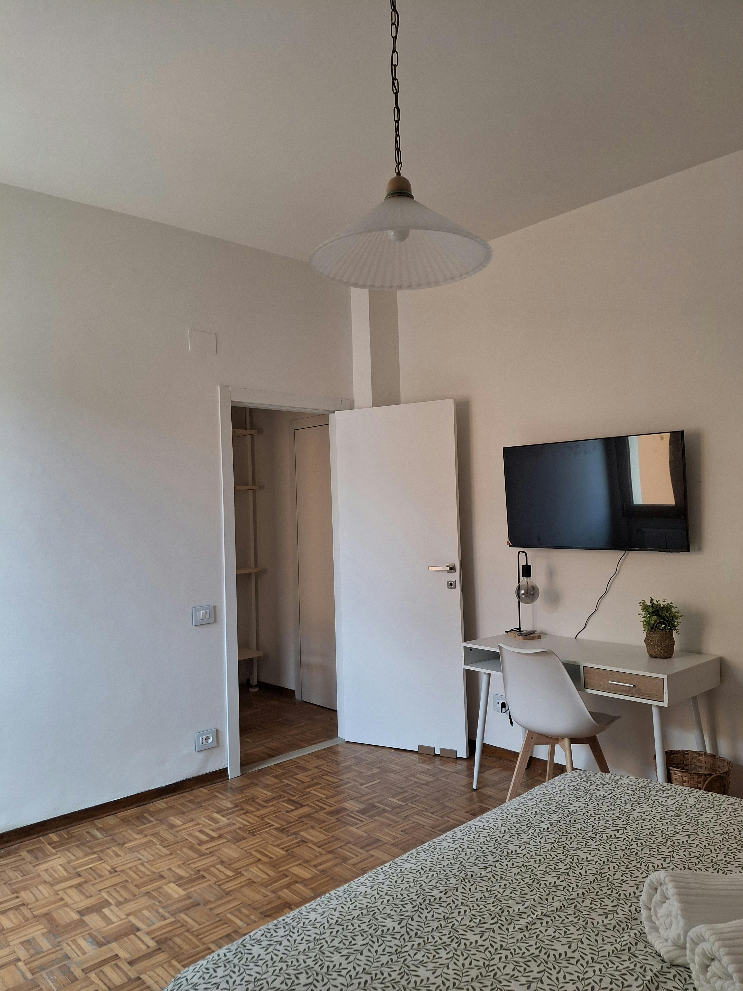 Double room Florence, 1 bed, 18m² — photo 8
