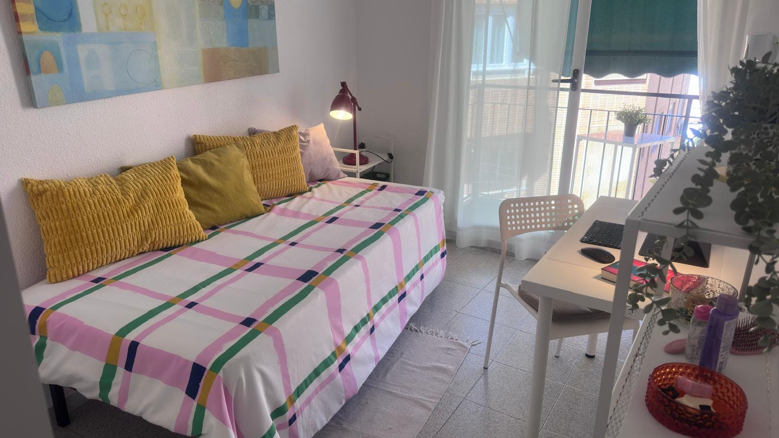 私人房间 正在以 €350 的月租出租，其位于 Alicante, Carrer Garbinet