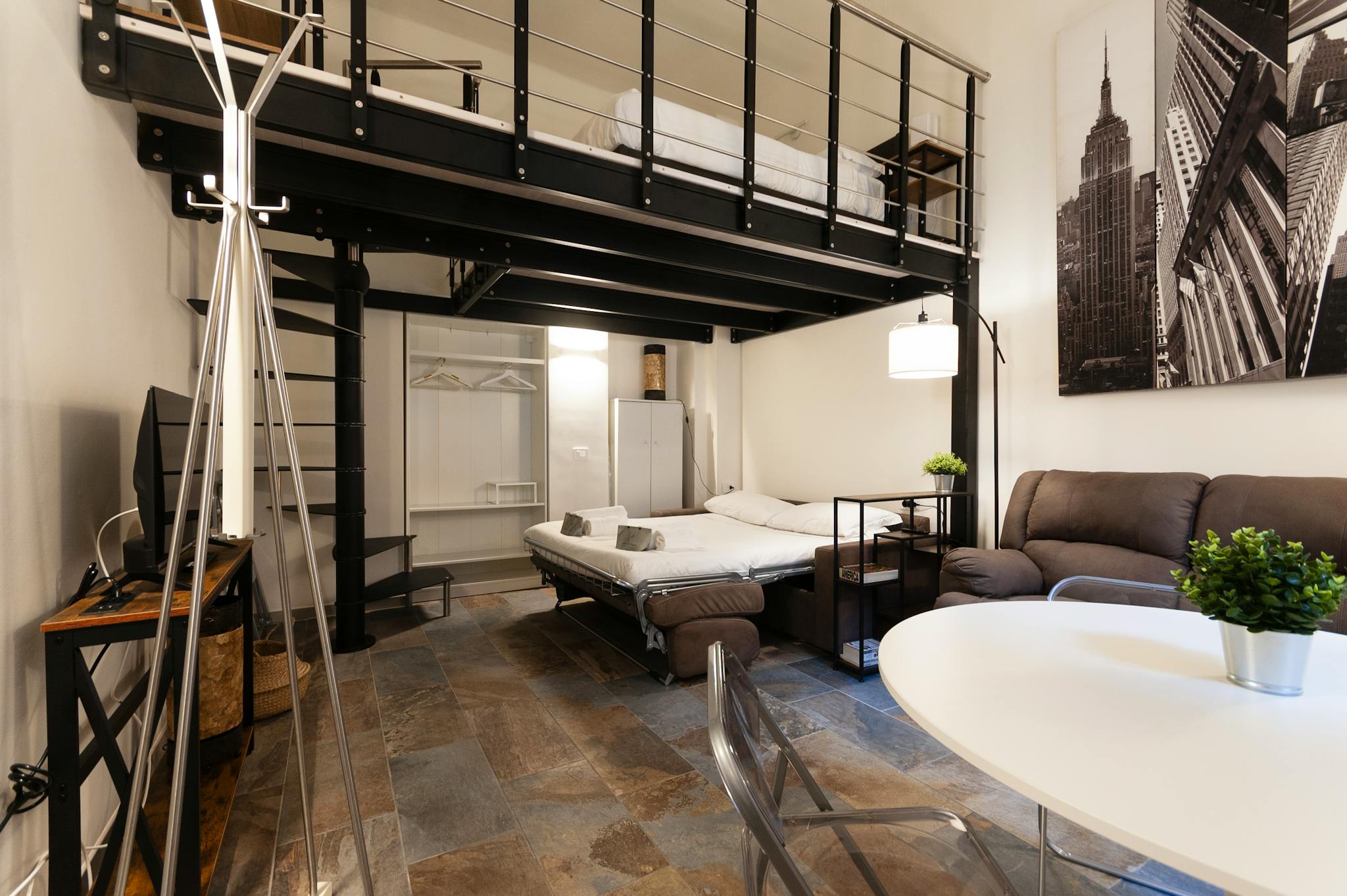 Via Antonio Tolomeo Trivulzio, Milan preview