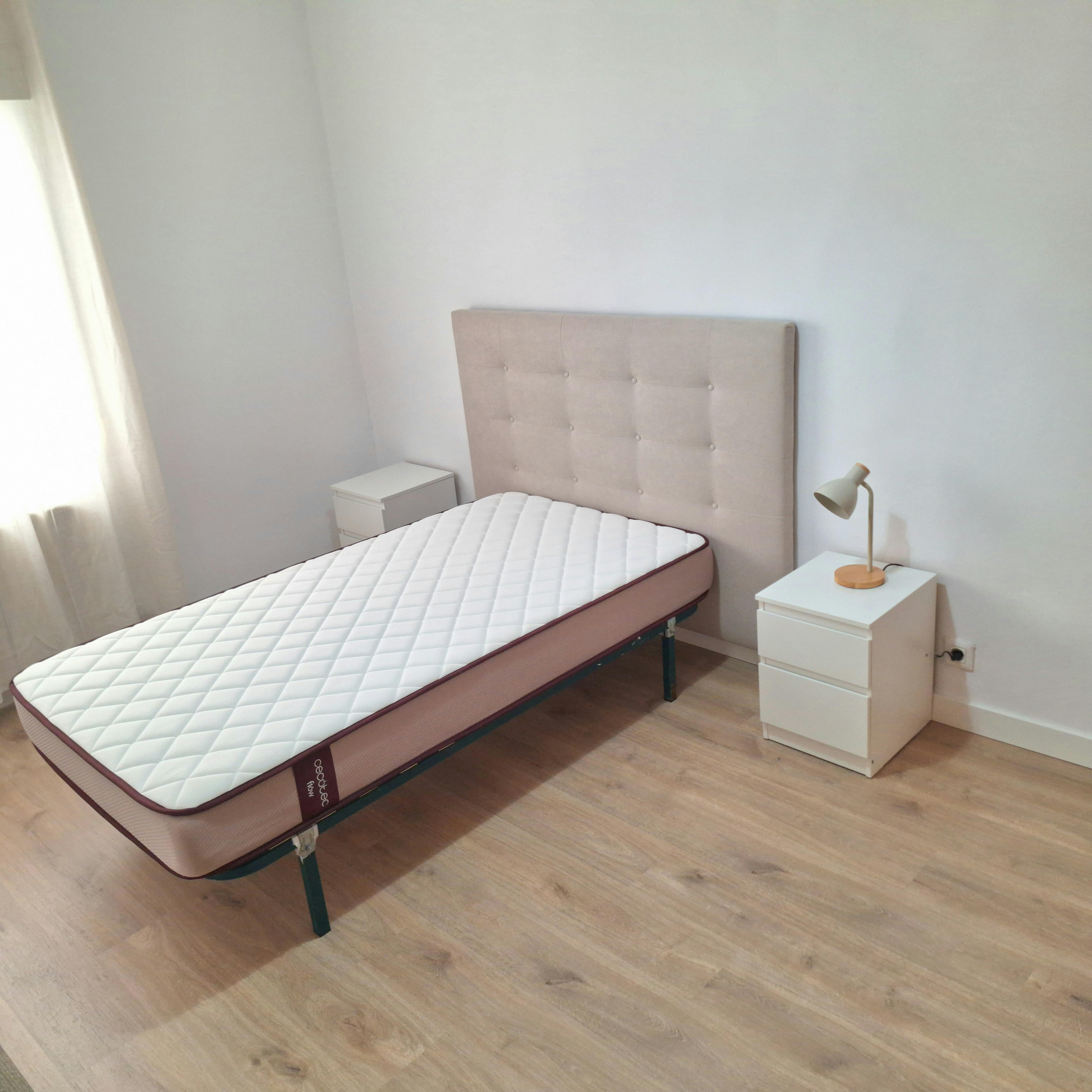 Apartament de închiriat pentru 850 EUR pe lună în Zaragoza, Calle del Arzobispo Apaolaza