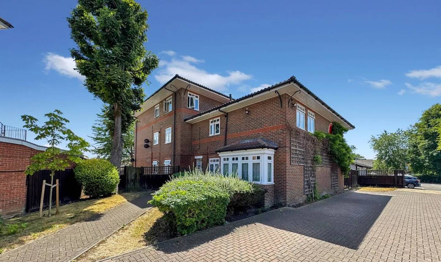 Appartement te huur voor £ 1.850 per maand in Hounslow, Staines Road