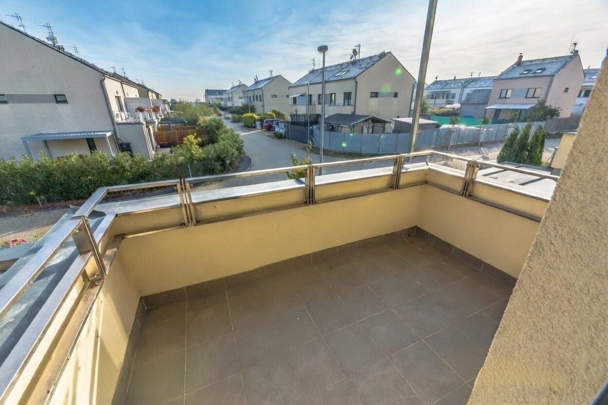 House for rent for CZK 65,862 per month in Hlavní město Praha, Chvalšovická