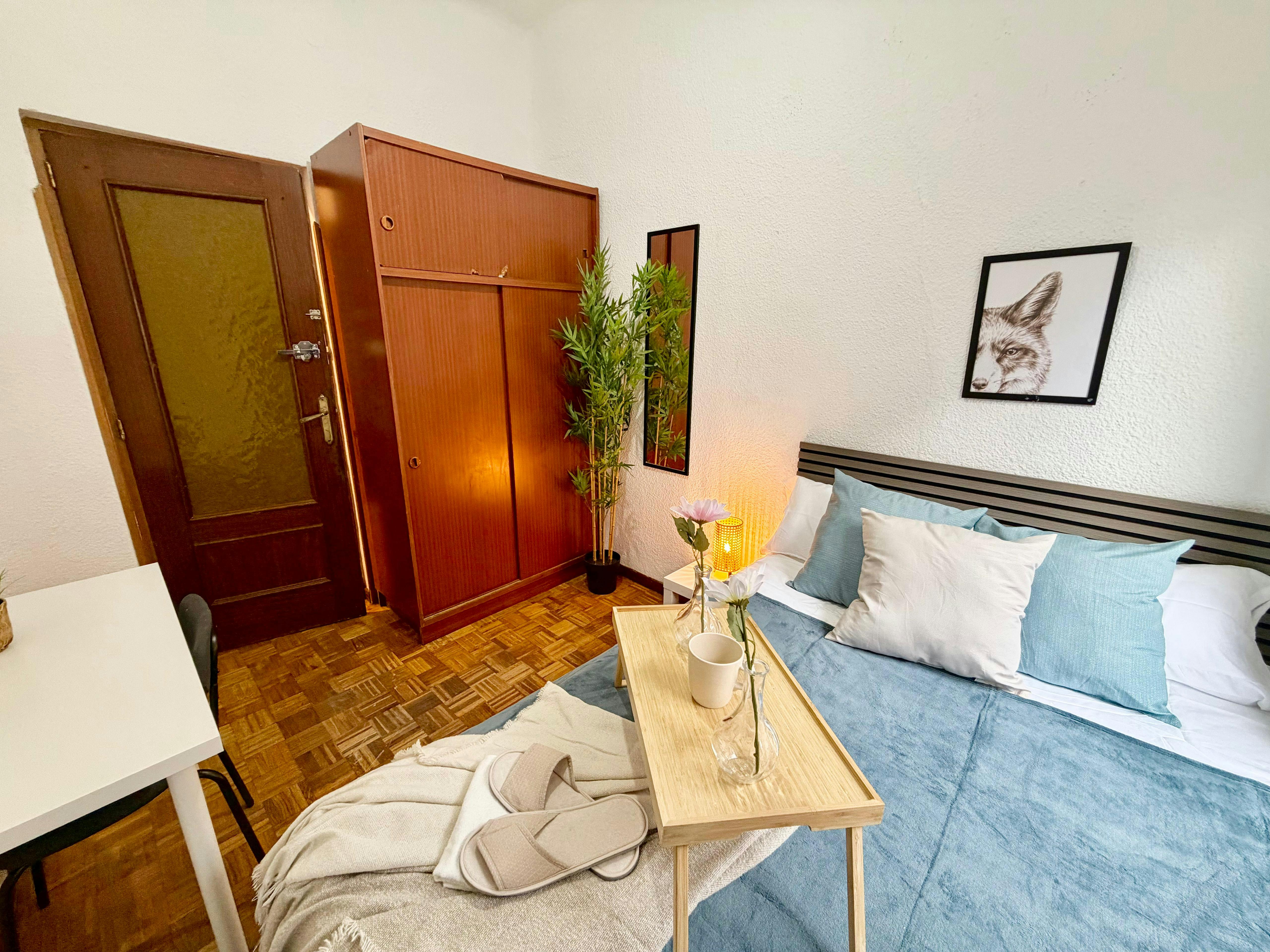 Shared room for rent for €545 per month in Madrid, Calle de Ramón Luján