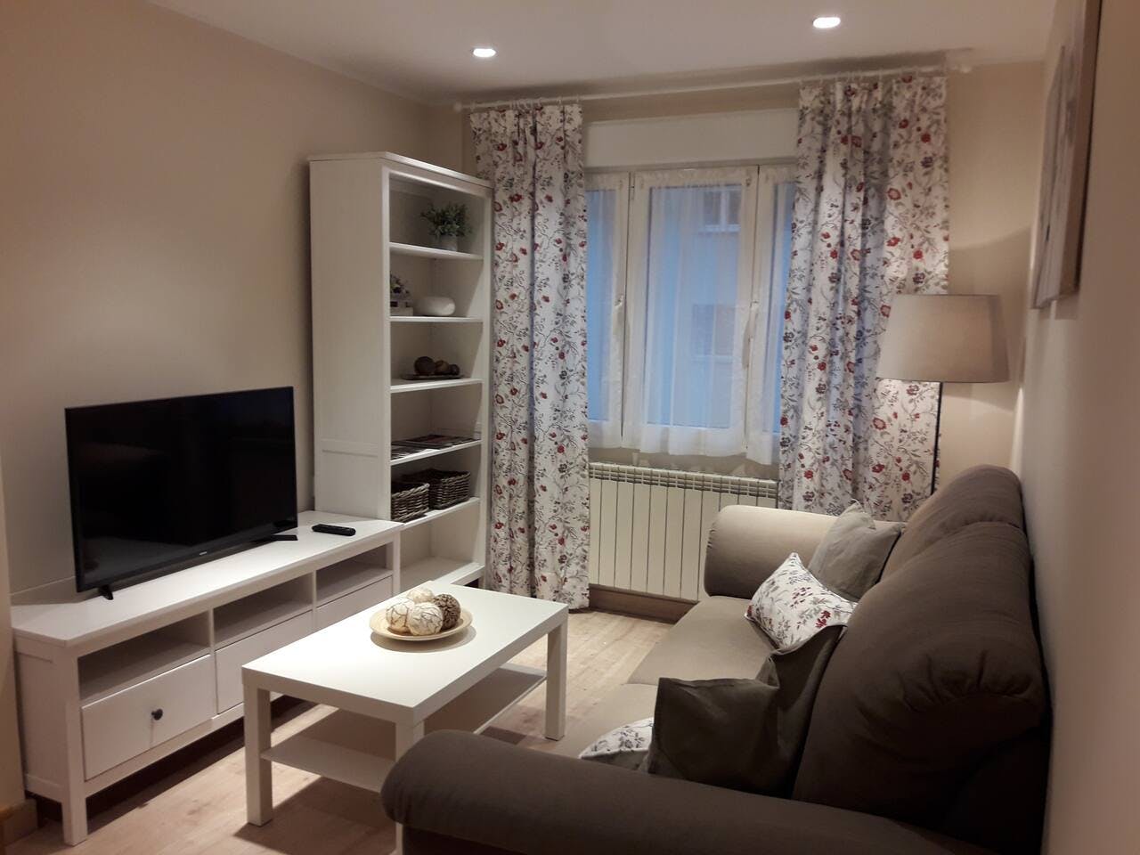 House for rent for €1,000,000 per month in Gijón, Calle Severo Ochoa