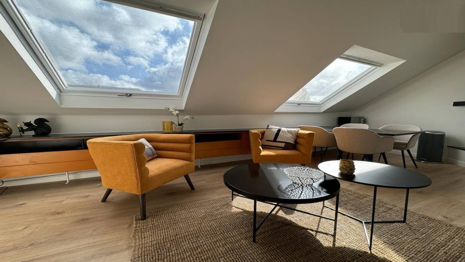 Apartment for rent for €890 per month in Brussels, Rue Royale