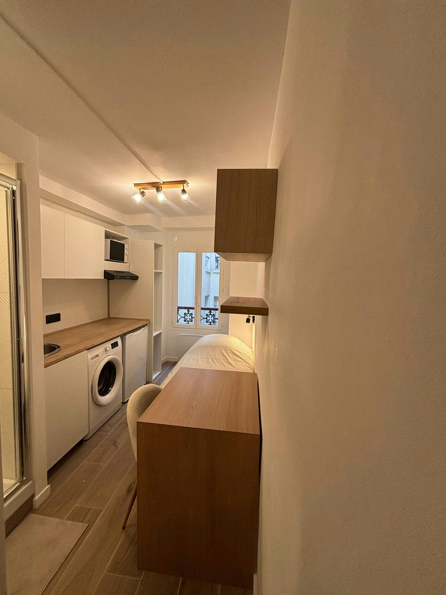 Studio for rent for €950 per month in Paris, Rue du Faubourg Saint-Martin