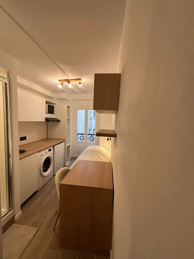 Building in Rue du Faubourg Saint-Martin, Paris (1693906) room image 1