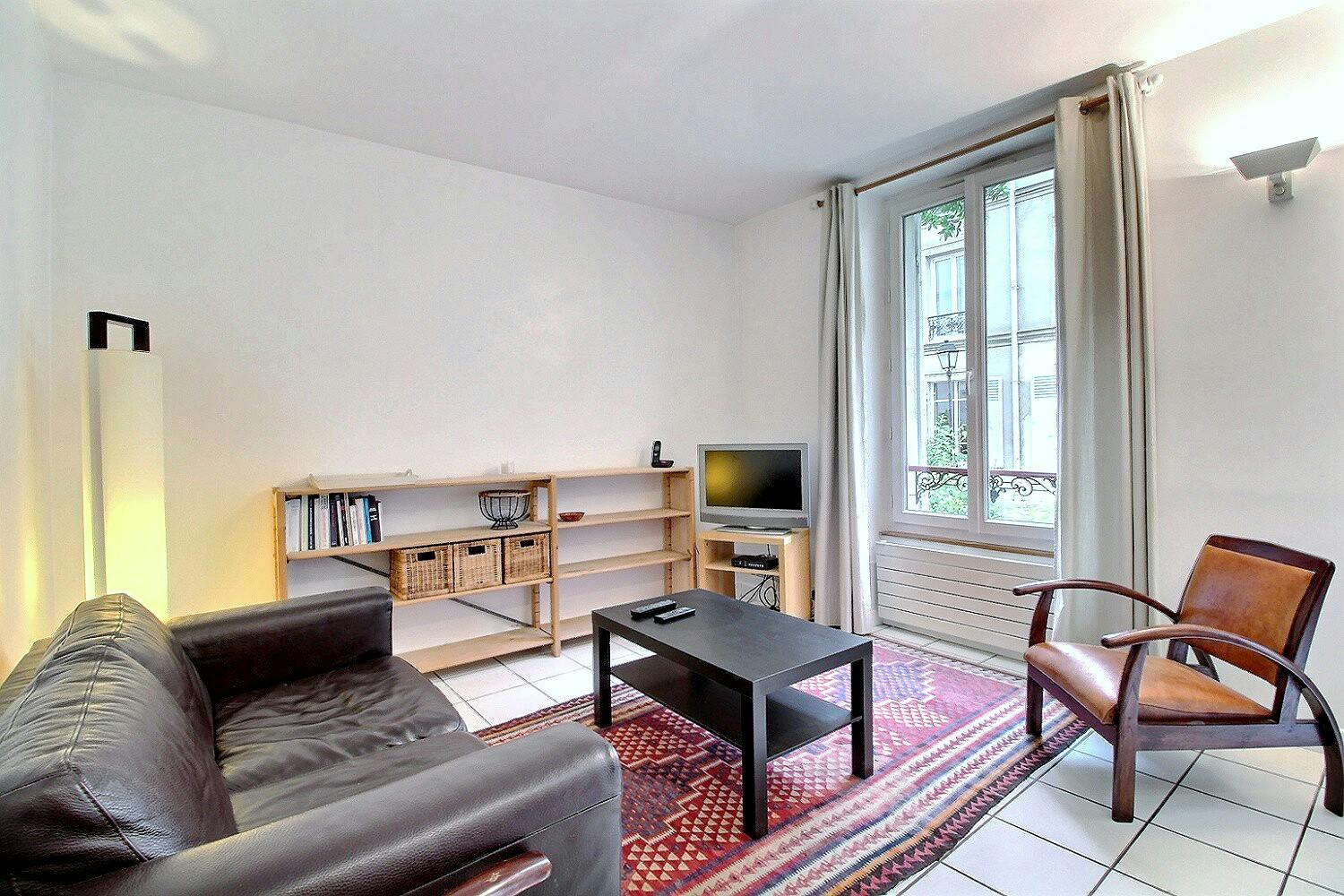 Apartment for rent for €1,989 per month in Paris, Rue Friant