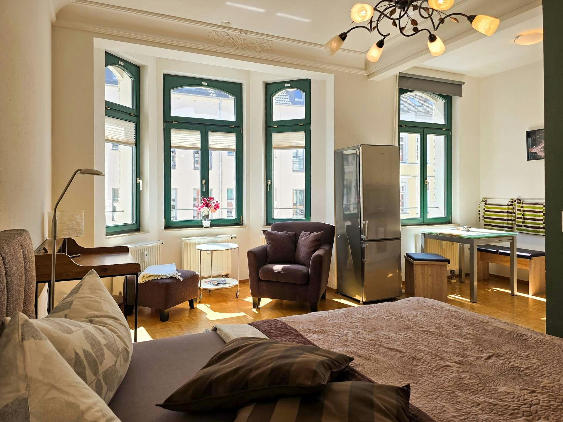 Studio for rent for €1,350 per month in Leipzig, Schnorrstraße
