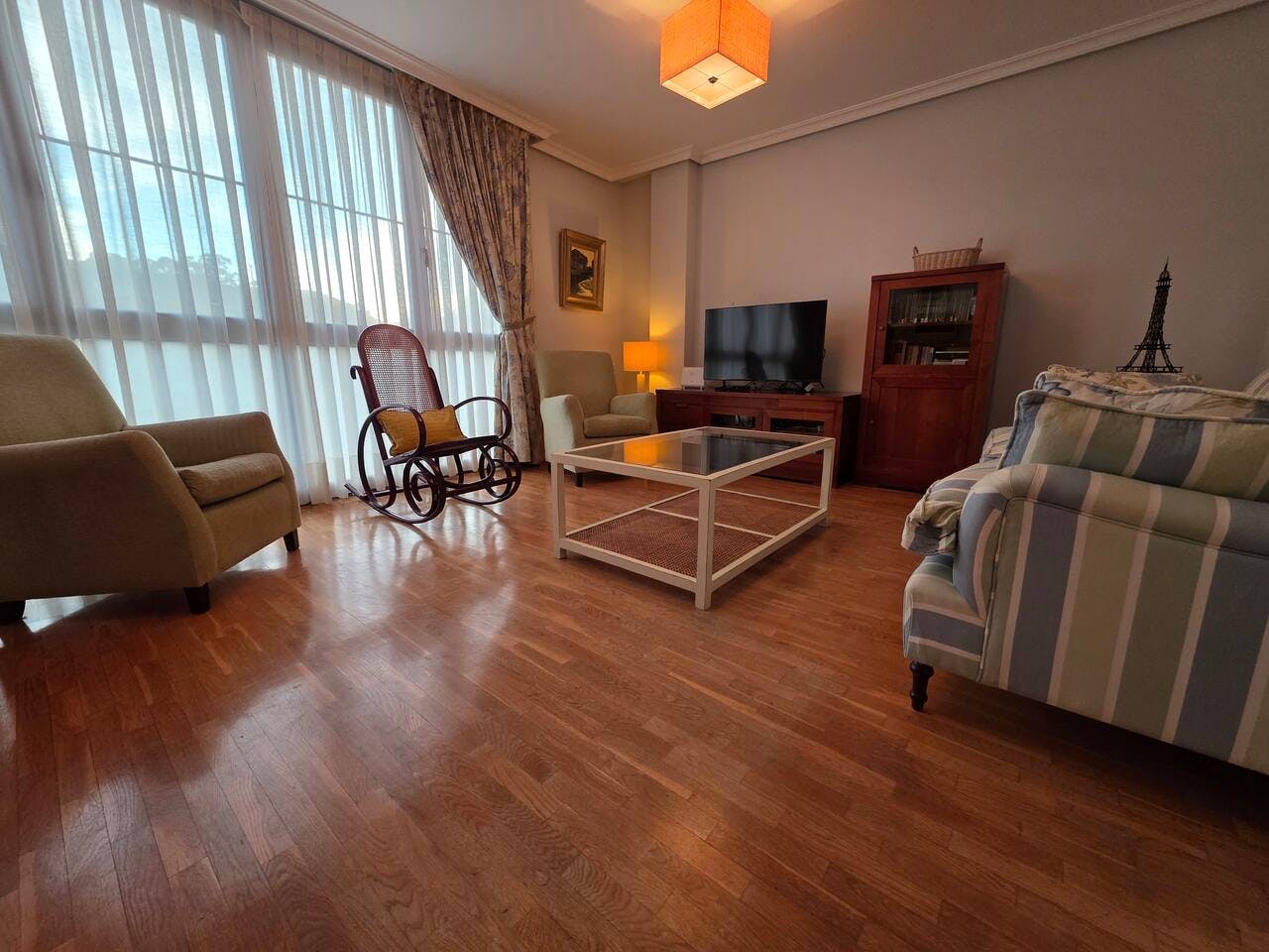 Huis te huur voor € 1.000.000 per maand in Llanes, Calle Cueto Bajo