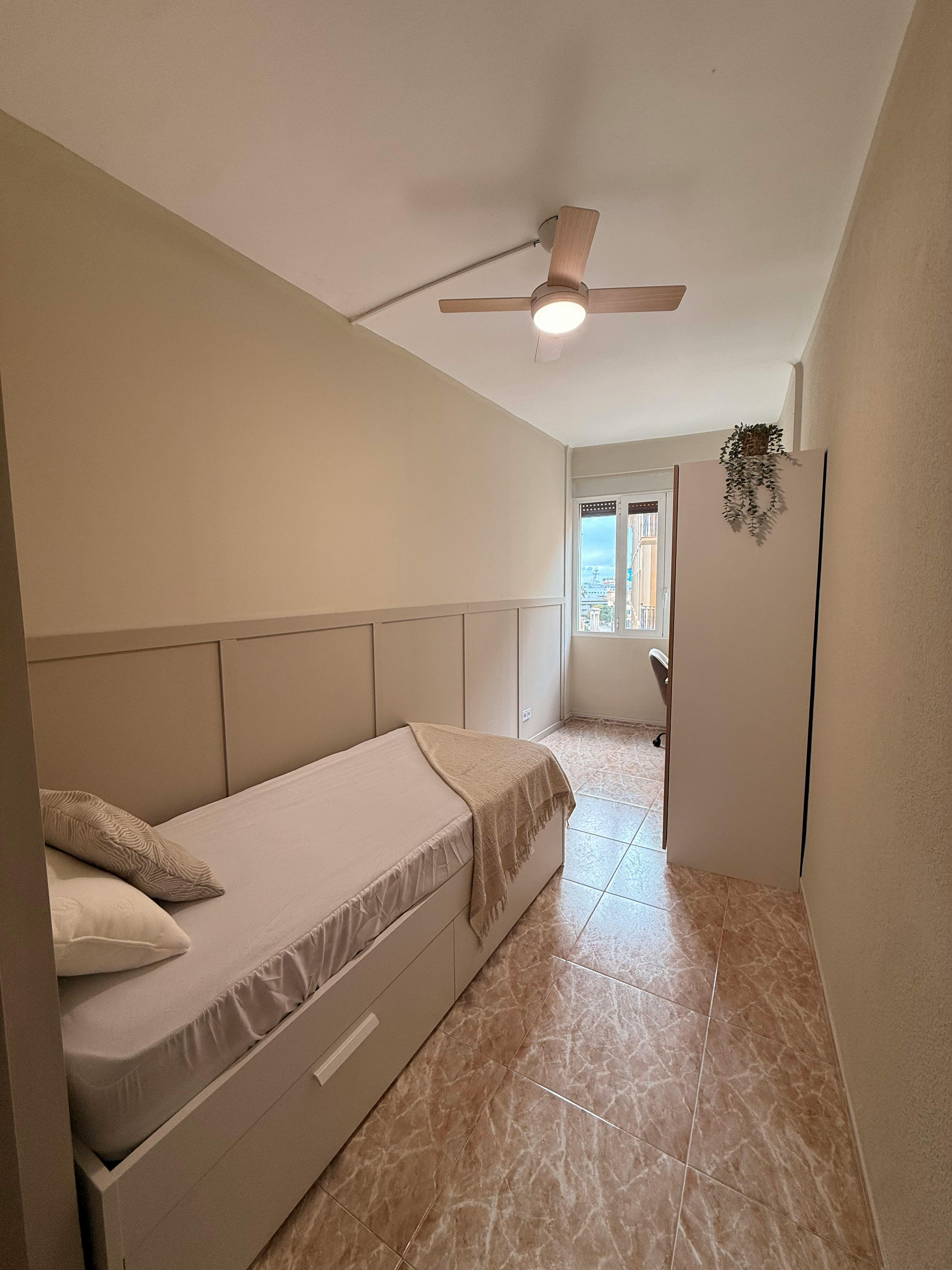 Private room for rent for €550 per month in Málaga, Calle Sancha de Lara