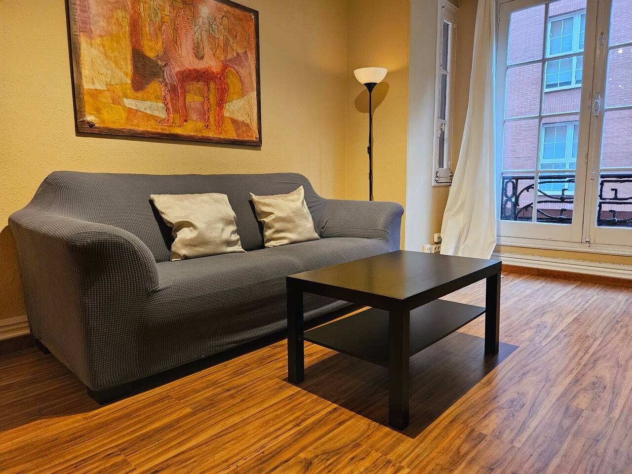 House for rent for €1,000,000 per month in Gijón, Calle Ezcurdia