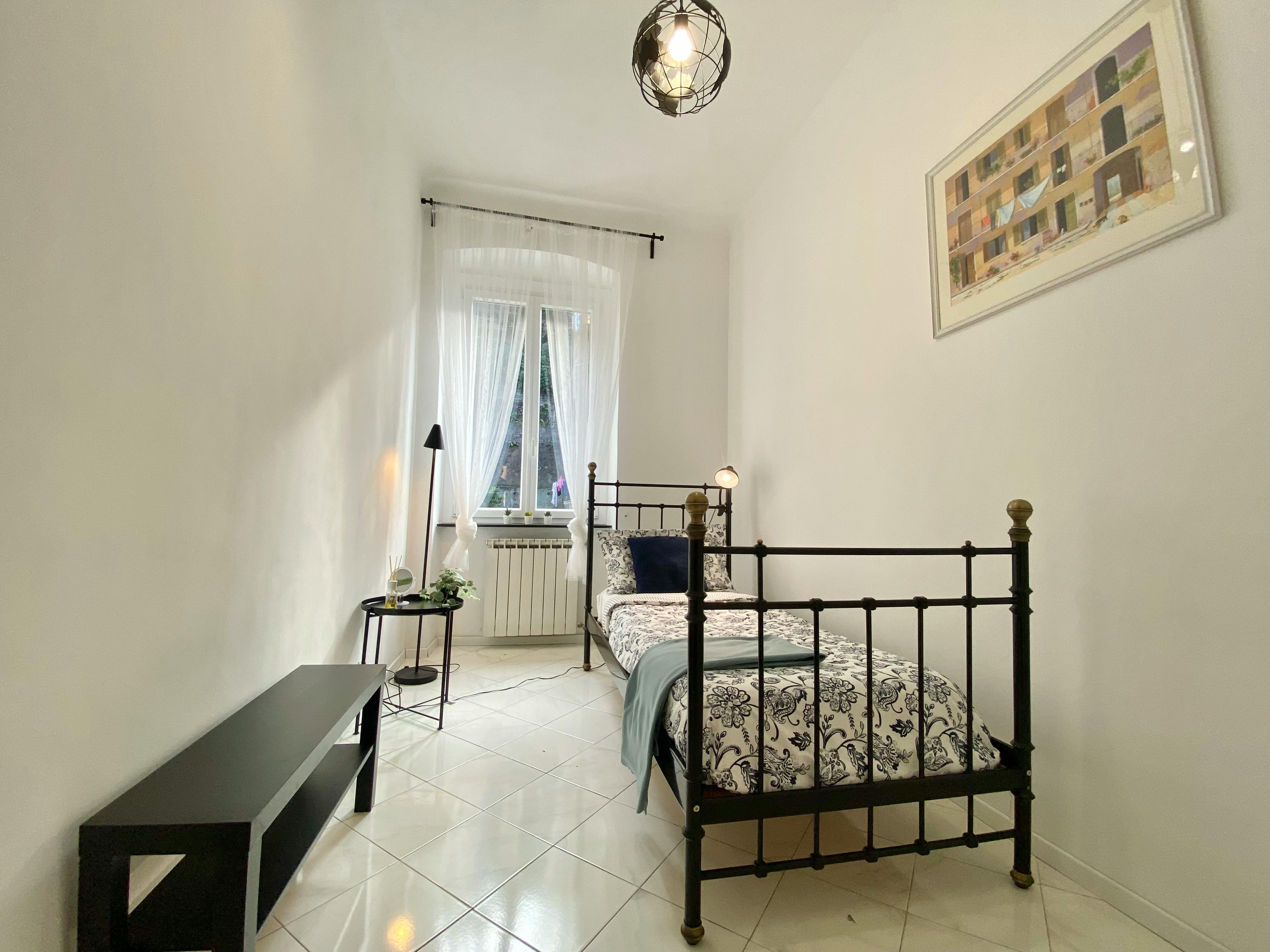 WG-Zimmer zu mieten für 550 € pro Monat in Genoa, Via Venezia